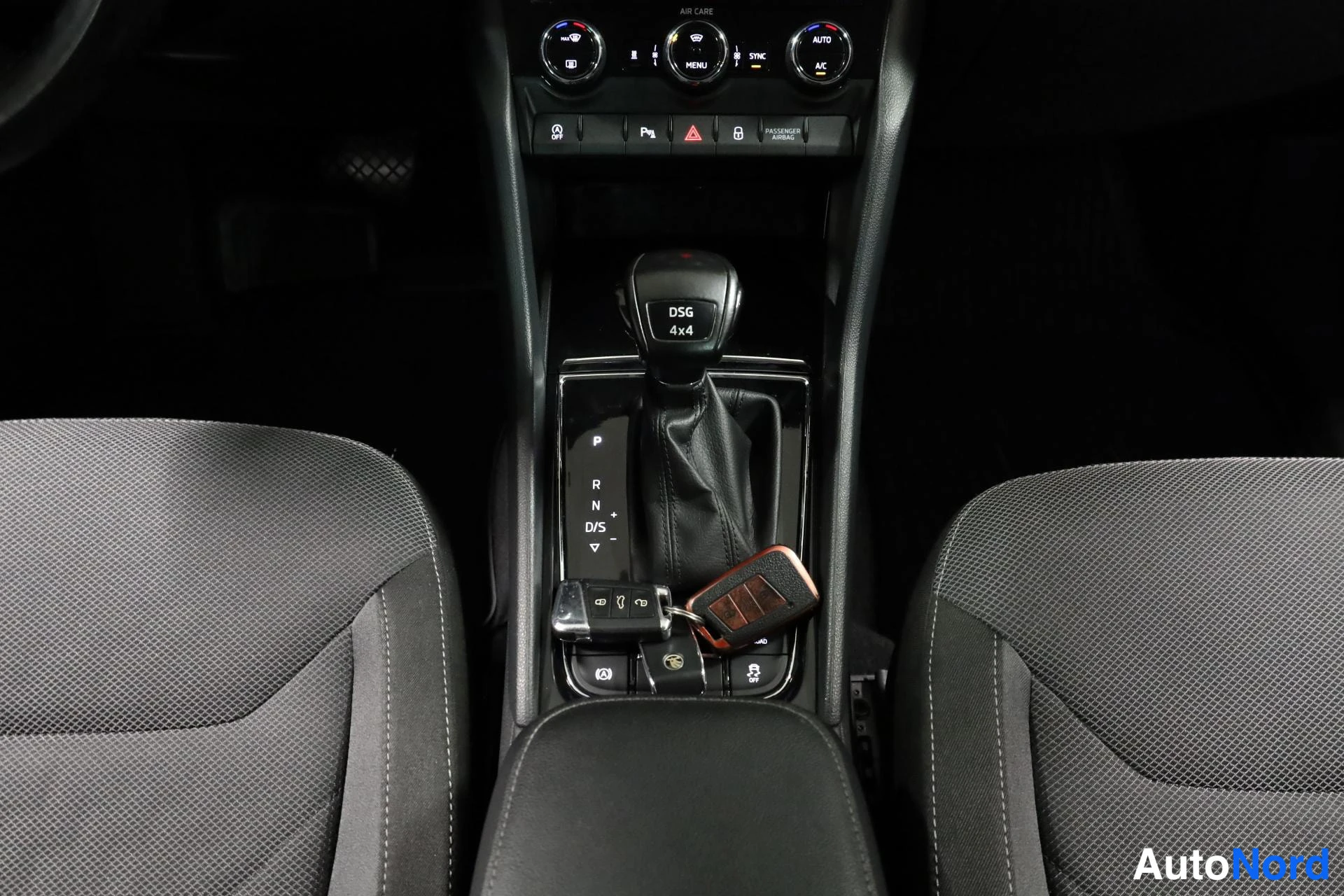 Punainen Skoda Kodiaq 2017, yksityiskohta, kuva 27