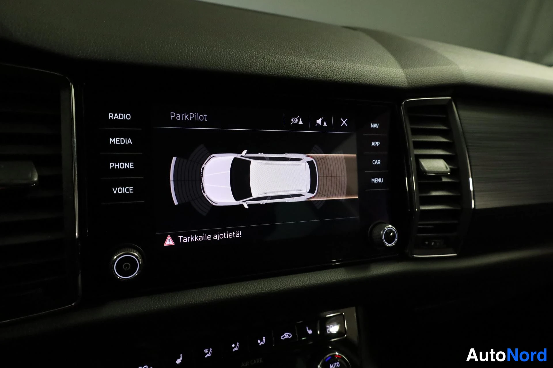 Punainen Skoda Kodiaq 2017, yksityiskohta, kuva 21