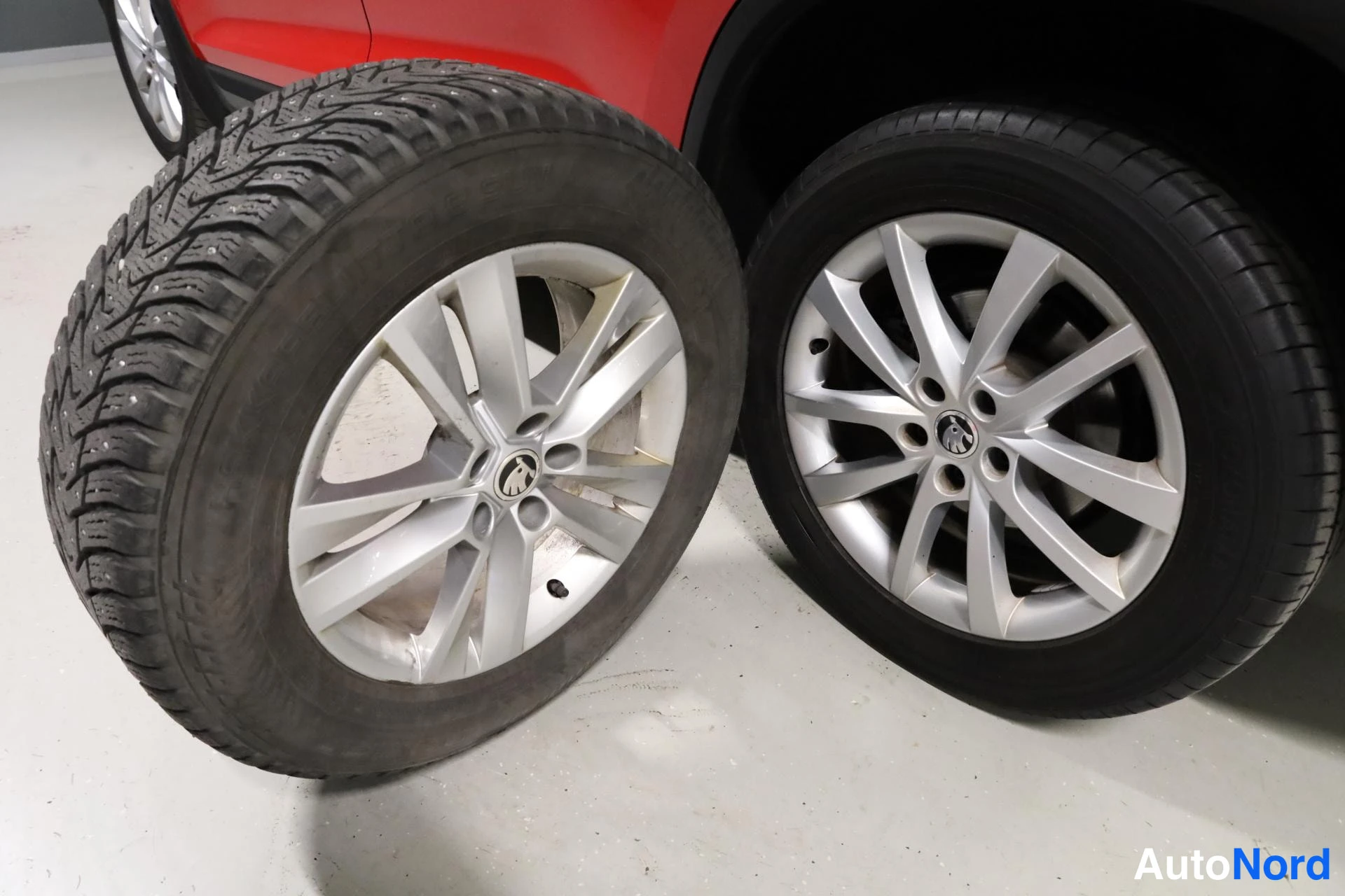 Punainen Skoda Kodiaq 2017, yksityiskohta, kuva 25
