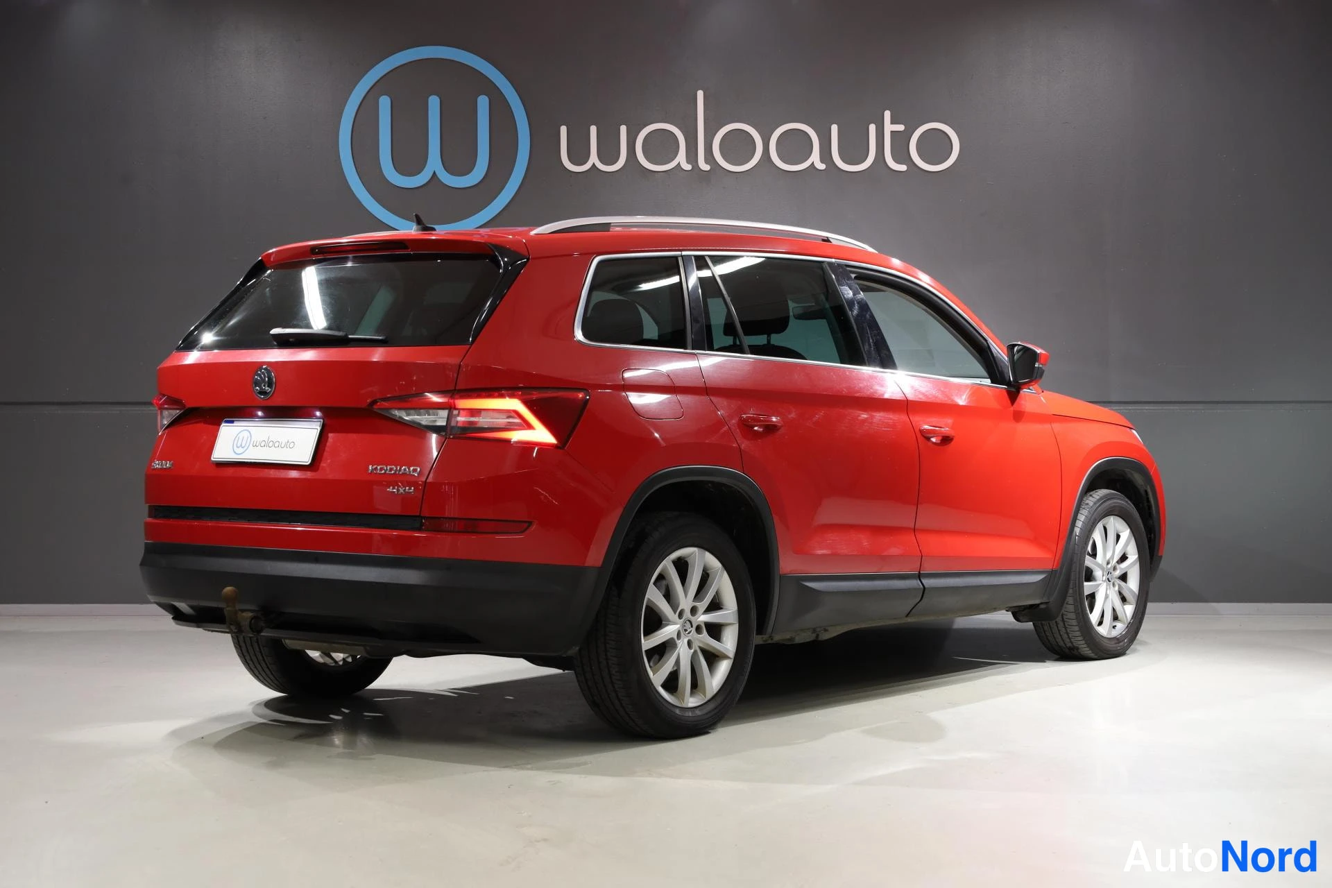 Punainen Skoda Kodiaq 2017, takaviisto, kuva 7