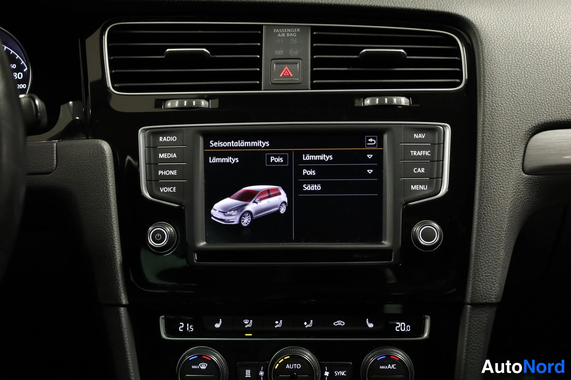 Punainen Volkswagen Golf 2016, yksityiskohta, kuva 20