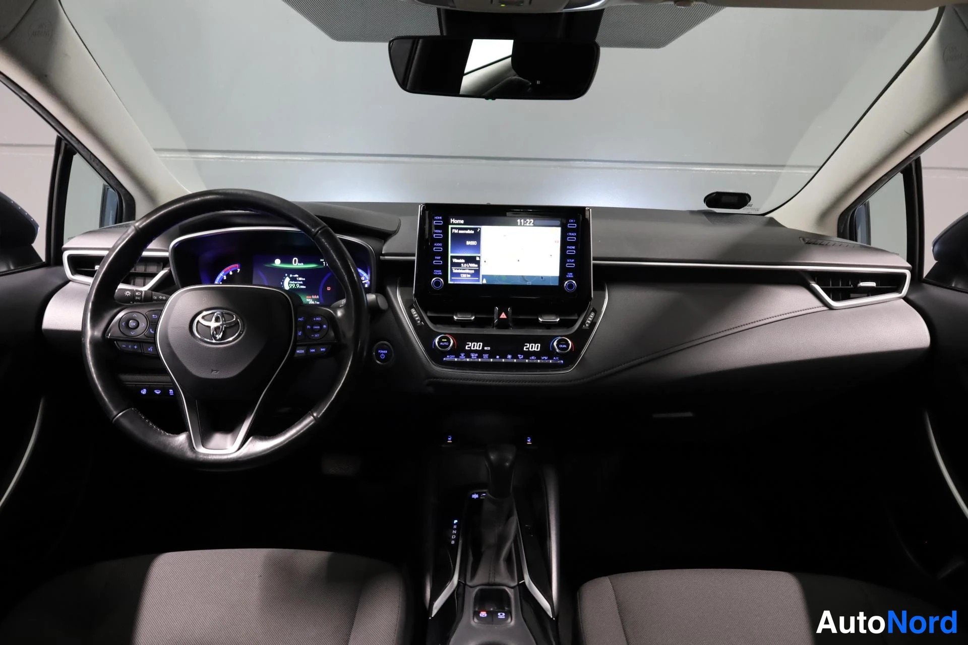 Hopea Toyota Corolla 2019, ohjaamo, kuva 9