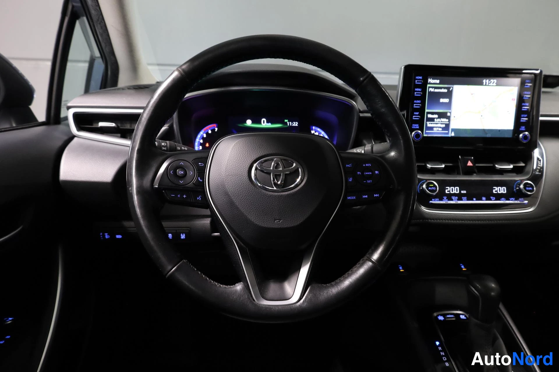 Hopea Toyota Corolla 2019, ohjaamo, kuva 10