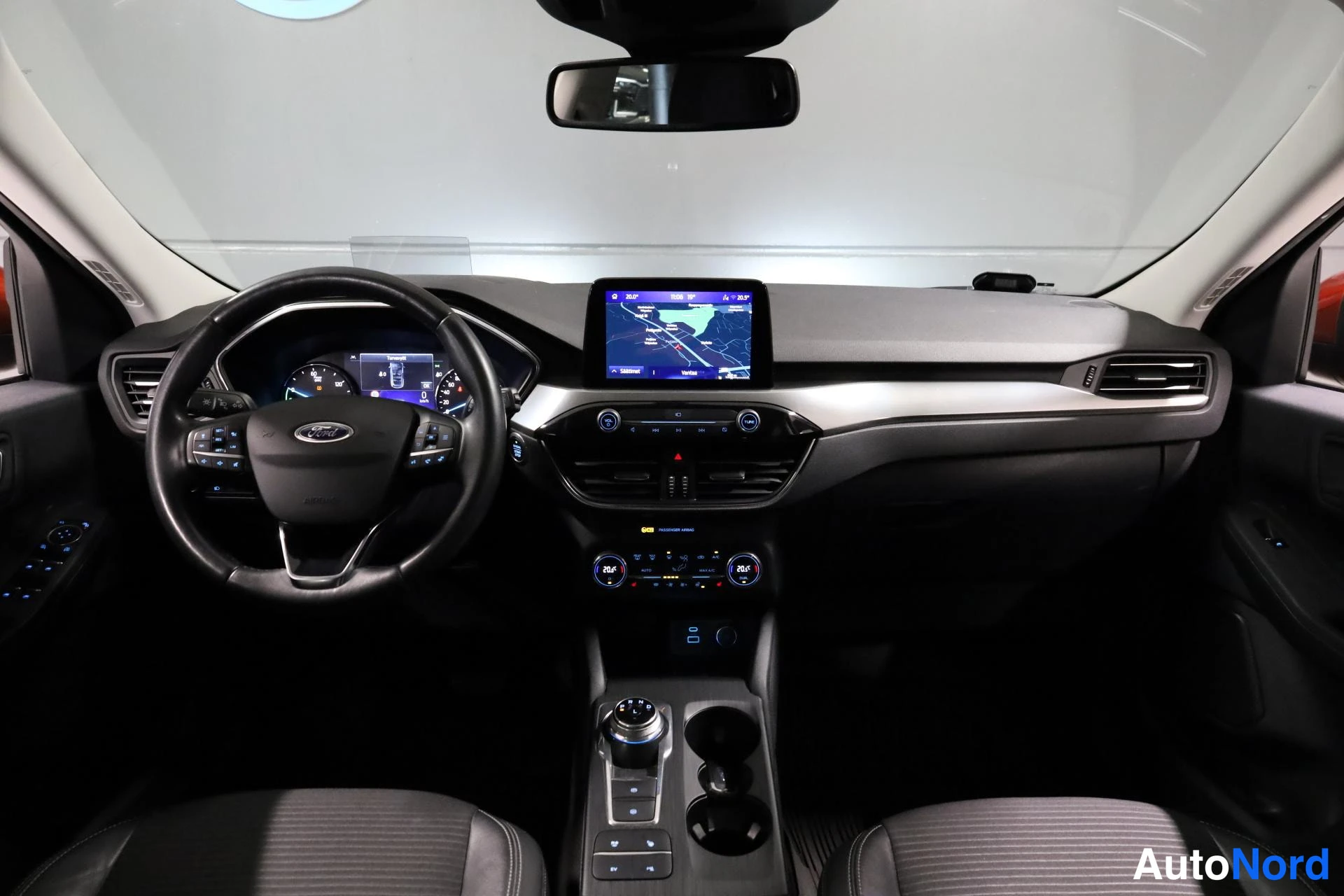 Oranssi Ford Kuga 2021, ohjaamo, kuva 10