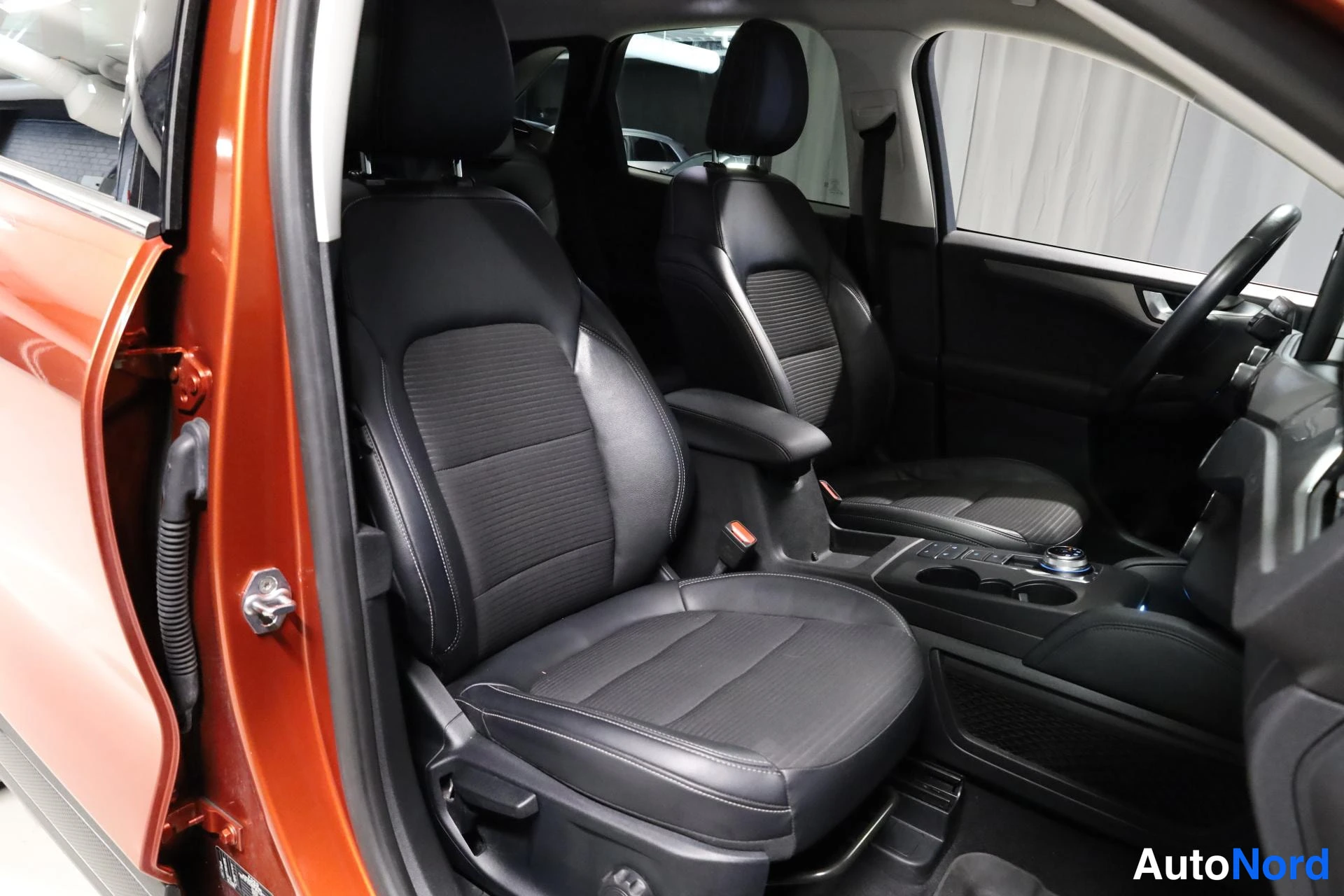 Oranssi Ford Kuga 2021, etuistuimet, kuva 14
