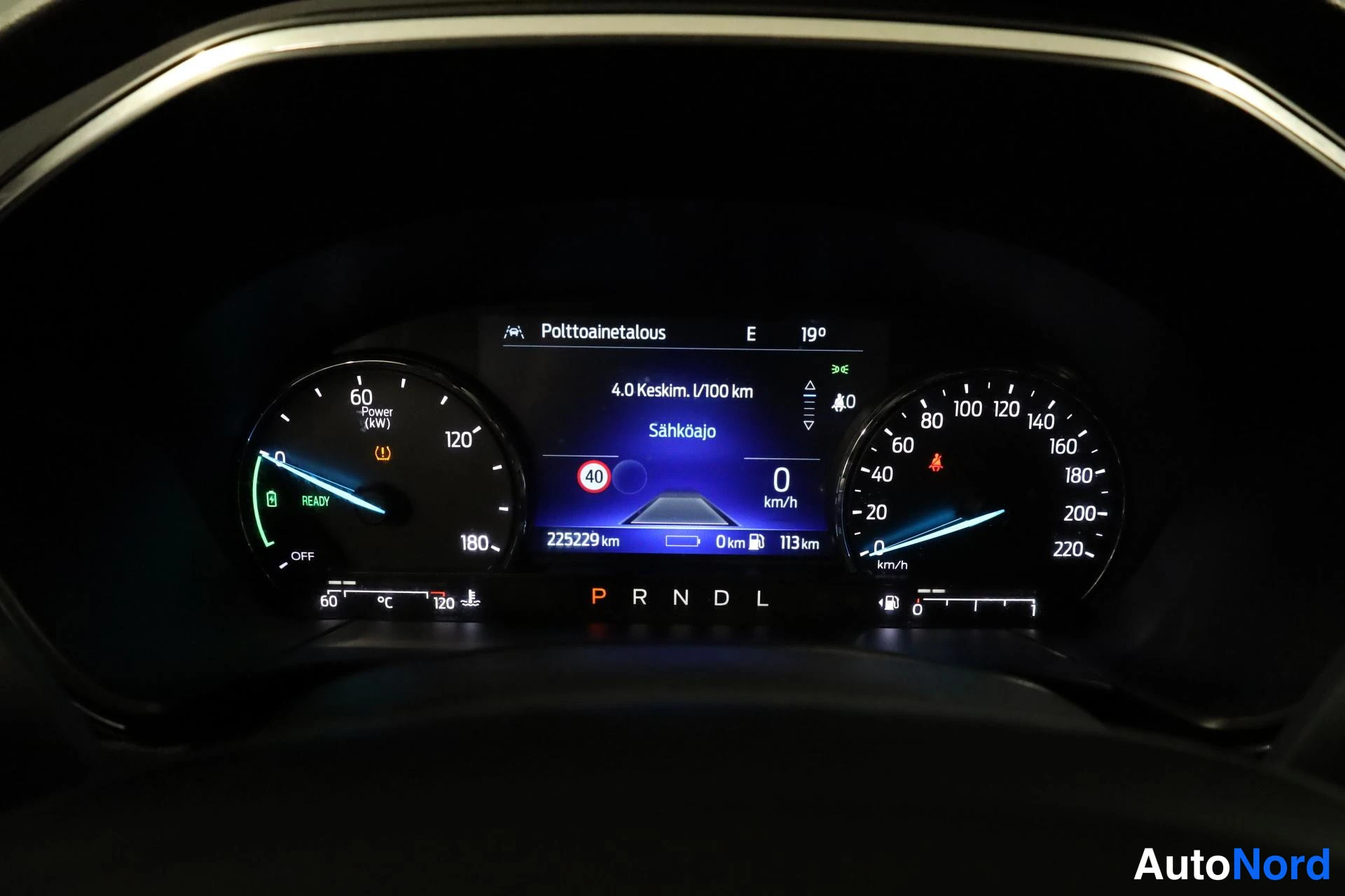 Oranssi Ford Kuga 2021, yksityiskohta, kuva 17
