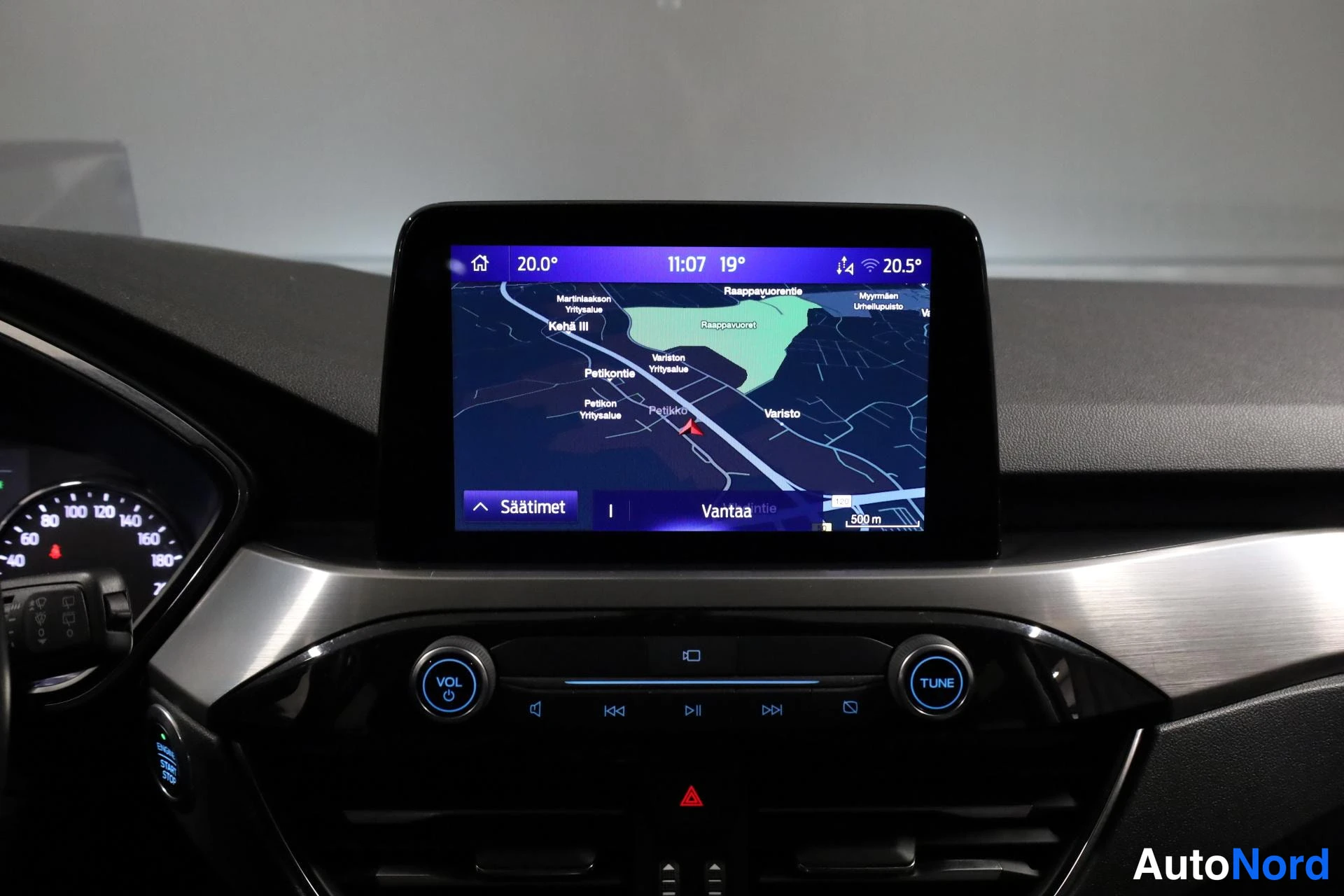 Oranssi Ford Kuga 2021, yksityiskohta, kuva 20