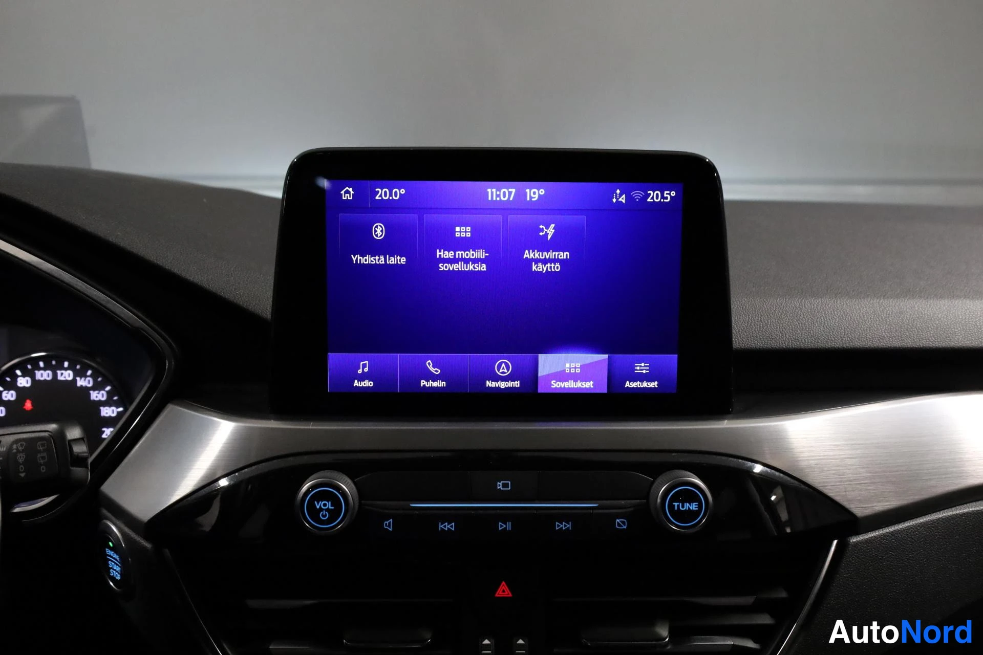 Oranssi Ford Kuga 2021, yksityiskohta, kuva 21