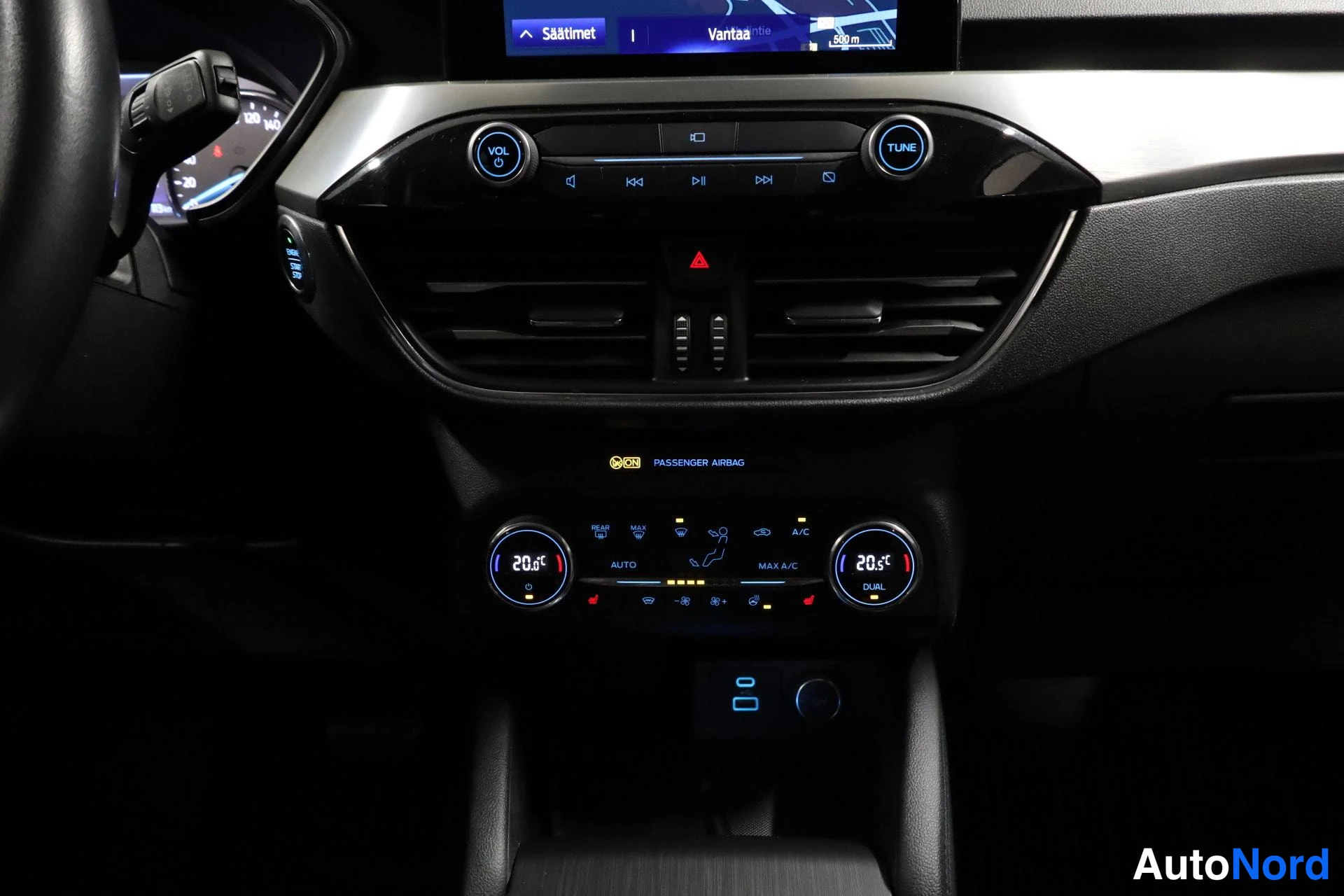 Oranssi Ford Kuga 2021, yksityiskohta, kuva 22