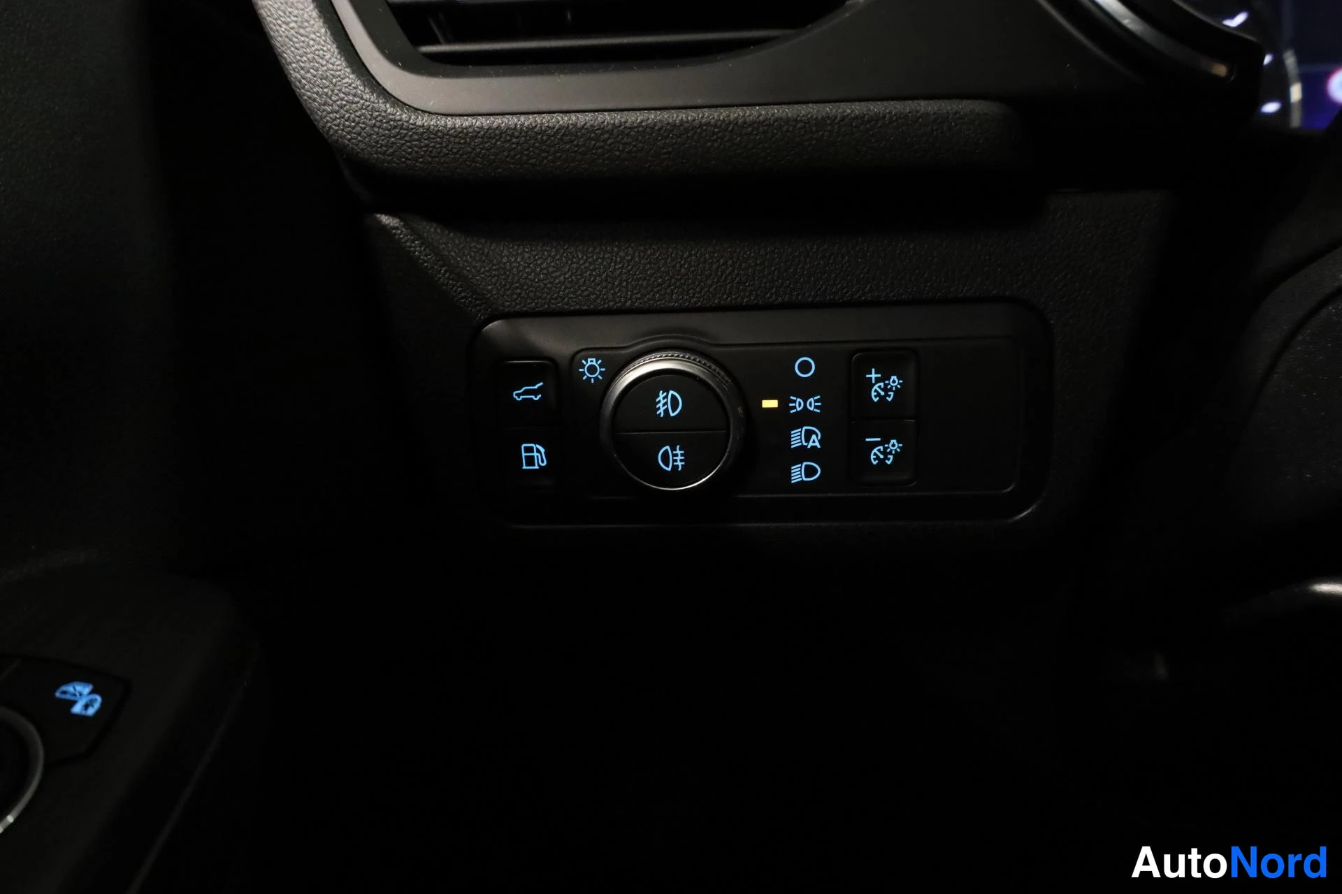 Oranssi Ford Kuga 2021, yksityiskohta, kuva 30