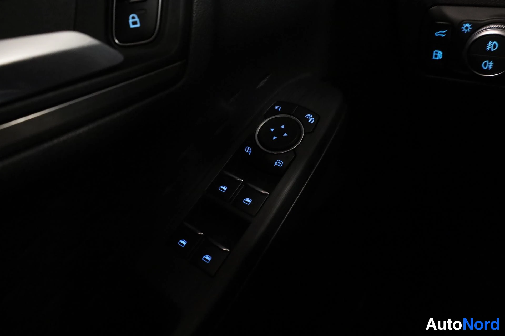 Oranssi Ford Kuga 2021, yksityiskohta, kuva 31