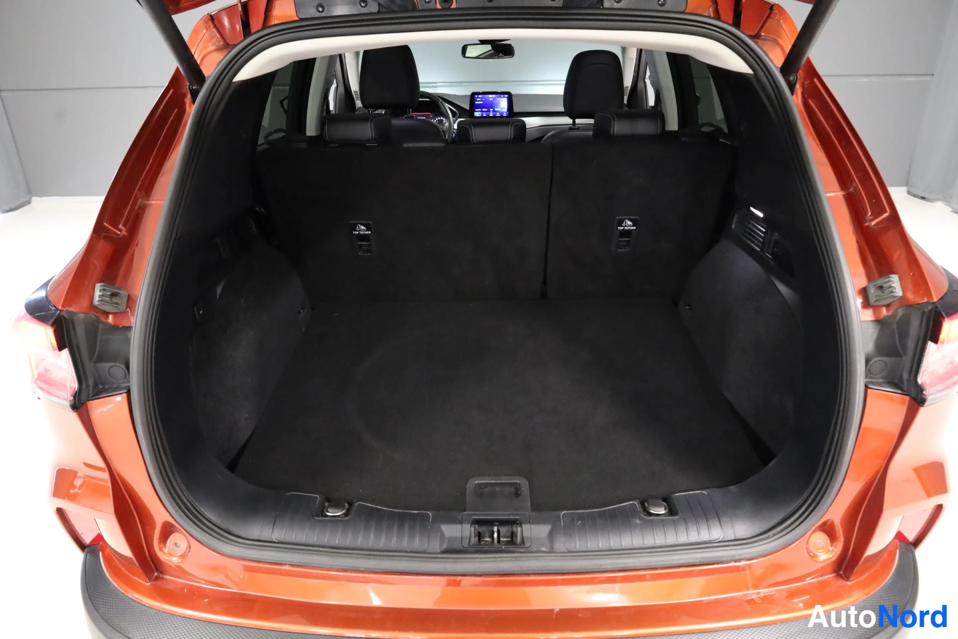 Oranssi Ford Kuga 2021, tavaratila, kuva 16