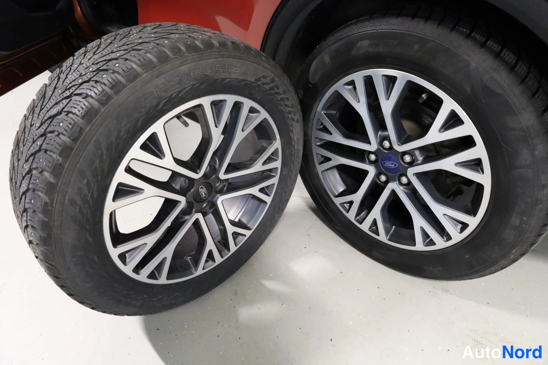 Oranssi Ford Kuga 2021, yksityiskohta, kuva 27