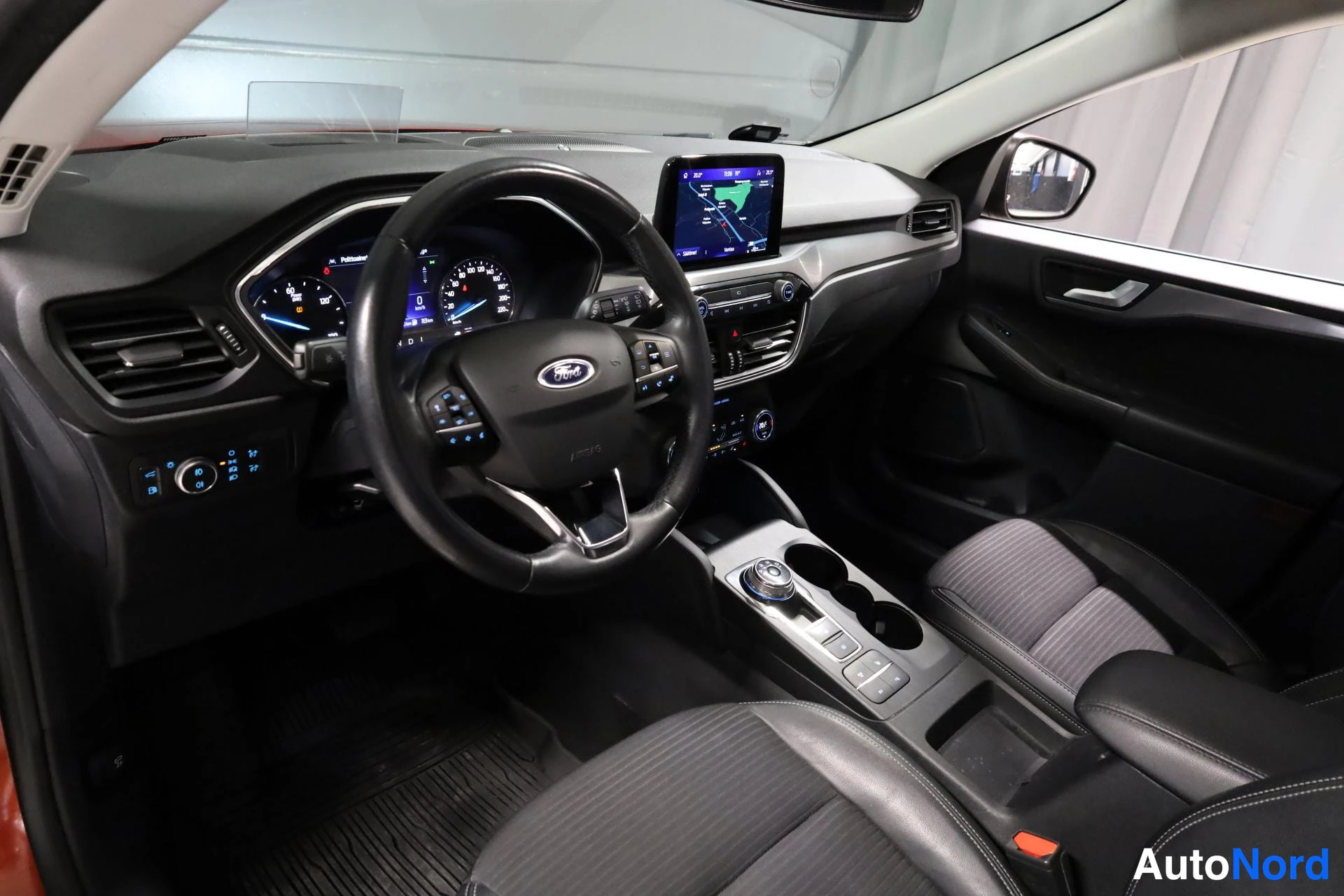 Oranssi Ford Kuga 2021, ohjaamo, kuva 9
