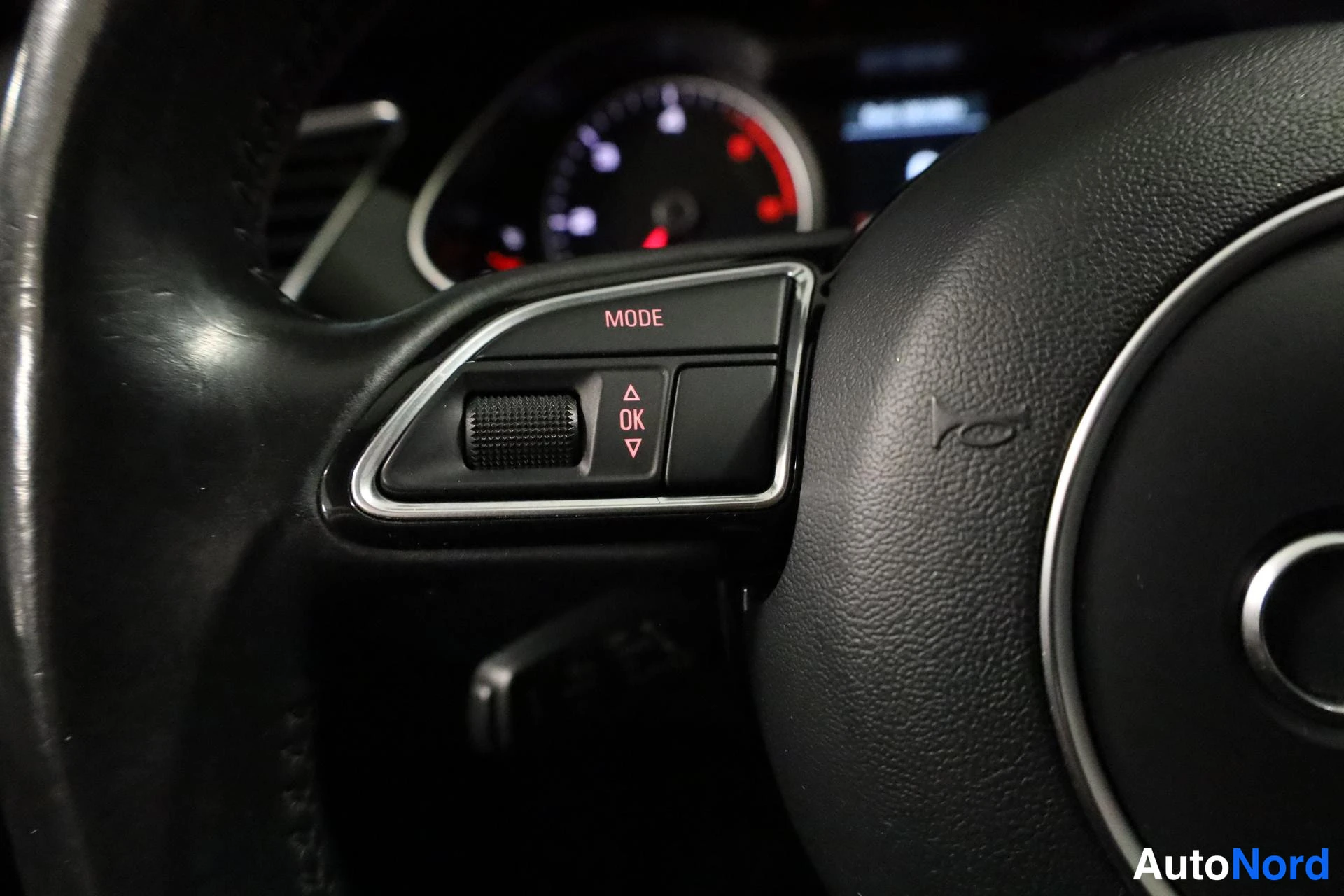 Harmaa Audi A4 allroad quattro 2015, yksityiskohta, kuva 17