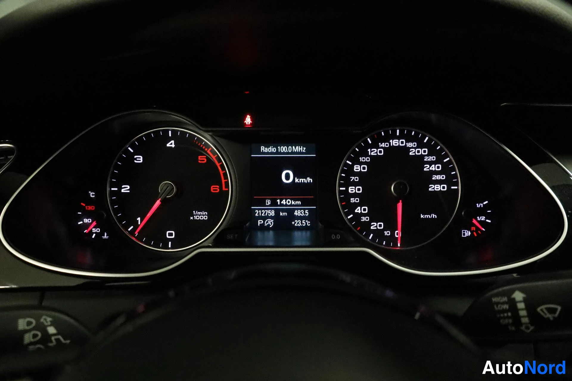 Harmaa Audi A4 allroad quattro 2015, yksityiskohta, kuva 19