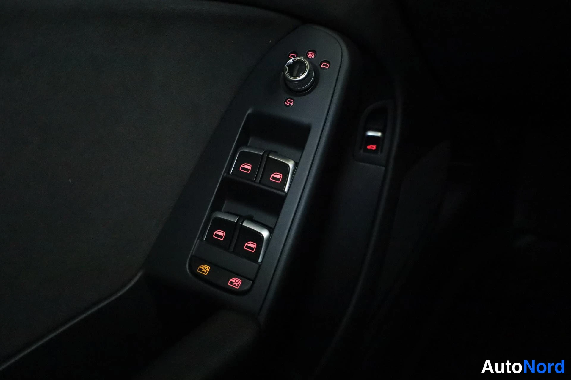 Harmaa Audi A4 allroad quattro 2015, yksityiskohta, kuva 24