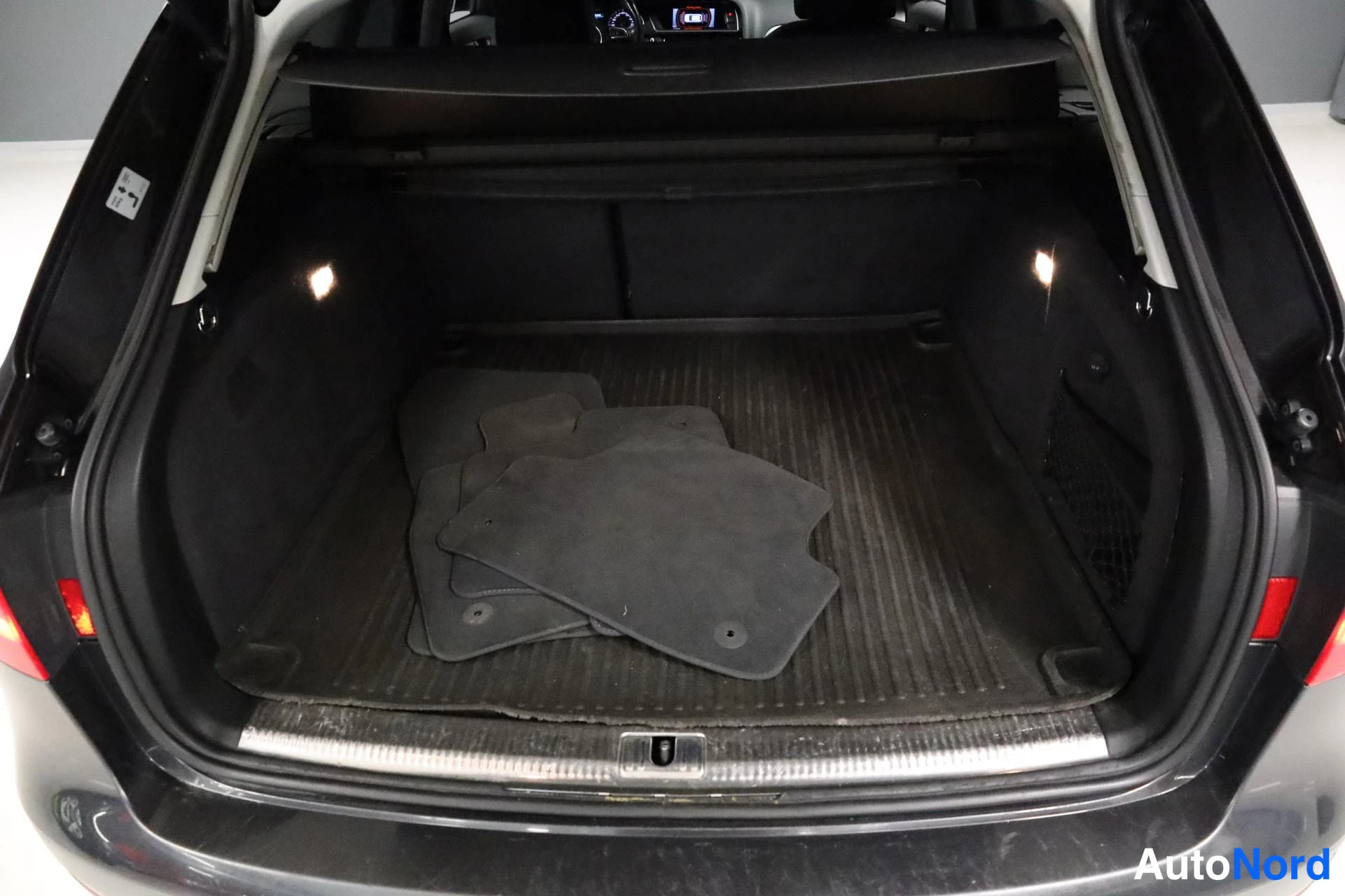 Harmaa Audi A4 allroad quattro 2015, tavaratila, kuva 15