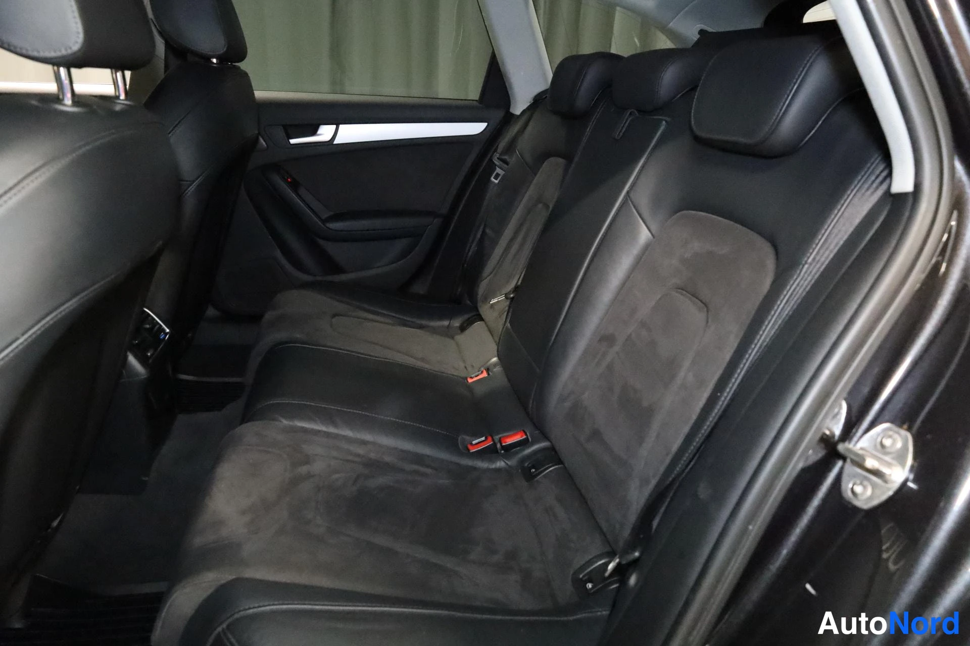 Harmaa Audi A4 allroad quattro 2015, takaistuimet, kuva 14