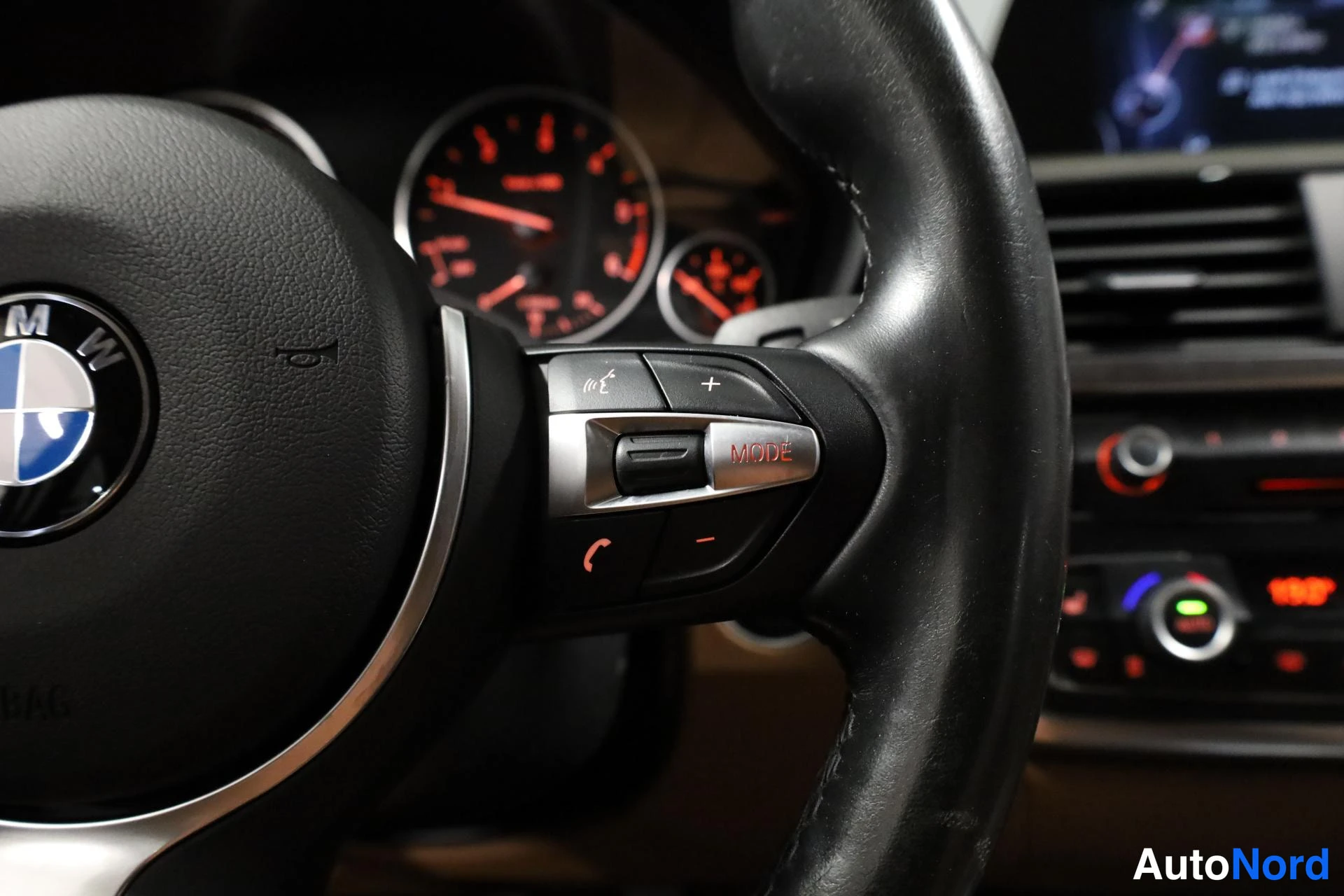Harmaa BMW 318d 2014, yksityiskohta, kuva 21