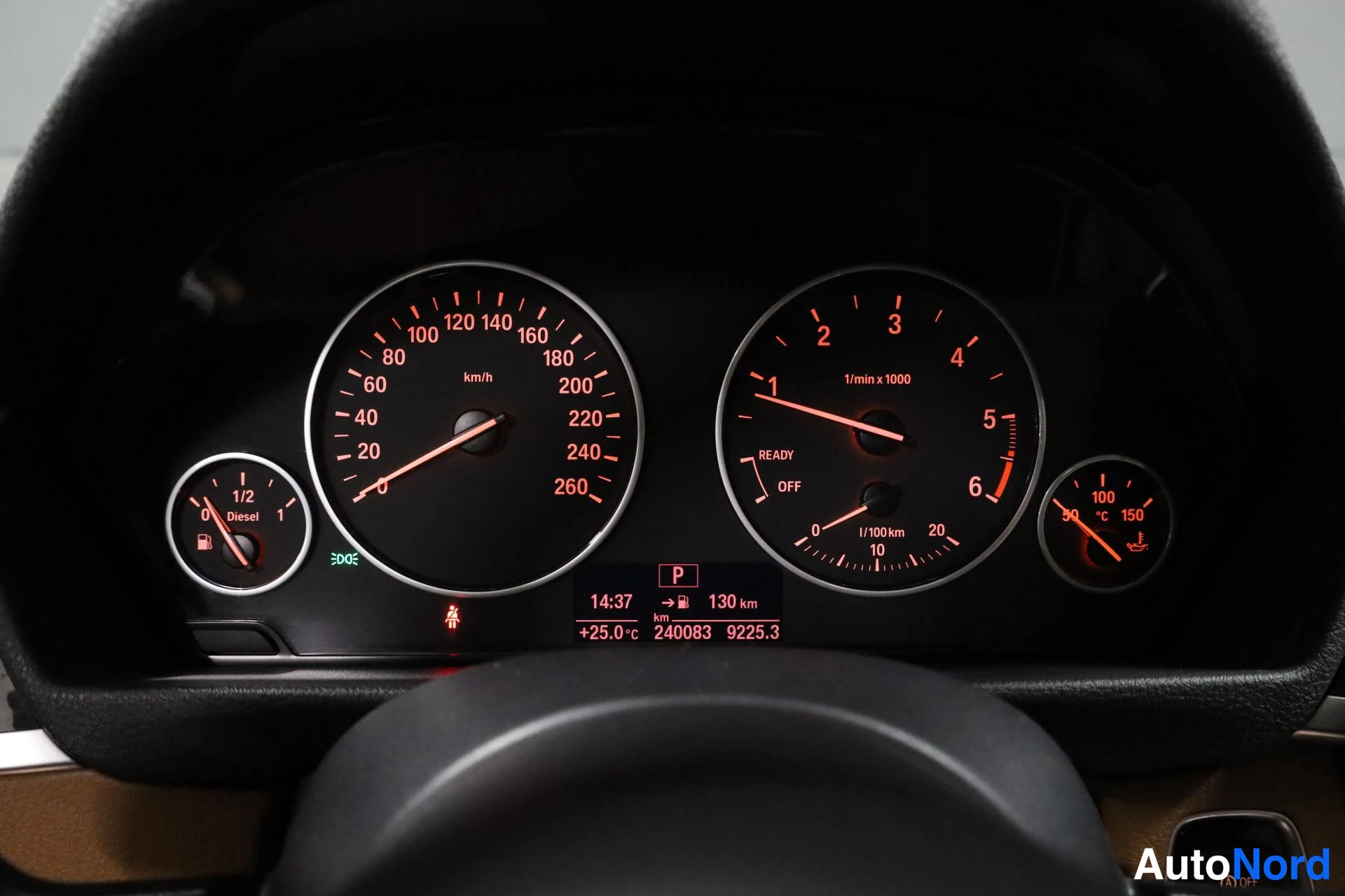 Harmaa BMW 318d 2014, yksityiskohta, kuva 22