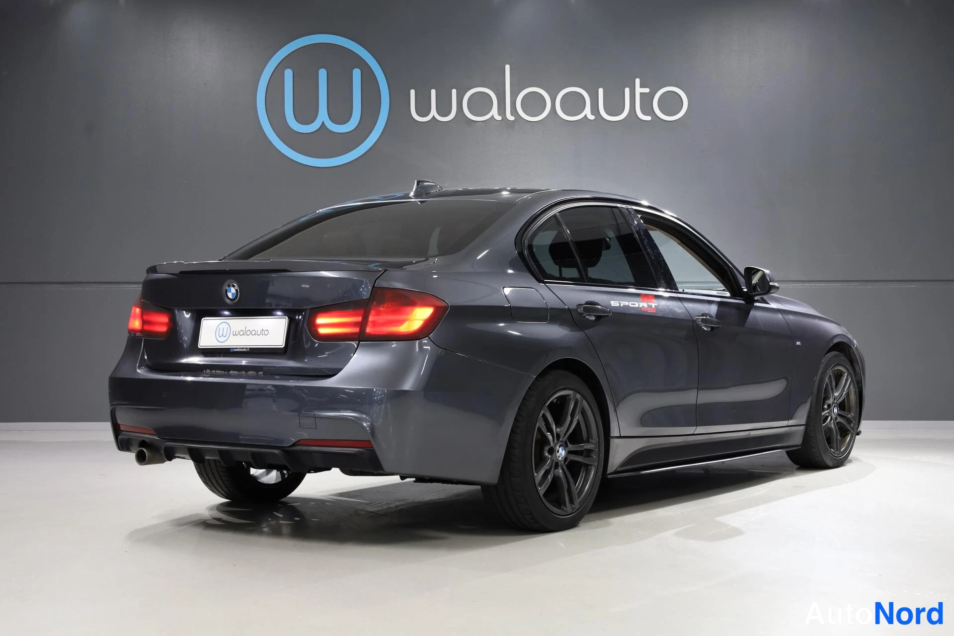 Harmaa BMW 318d 2014, takaviisto, kuva 7