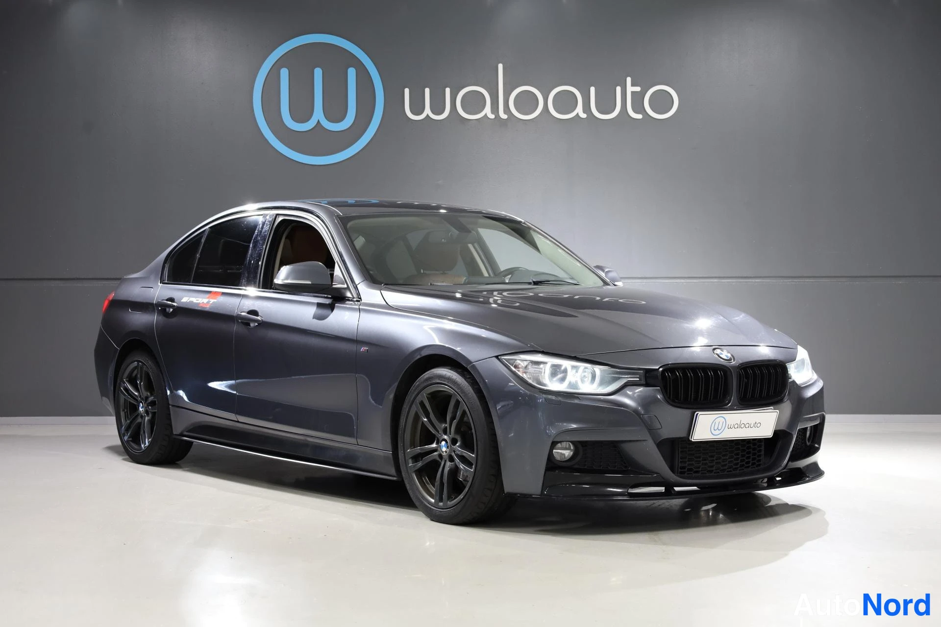 Harmaa BMW 318d 2014, etuviisto, keula oikealle, kuva 3