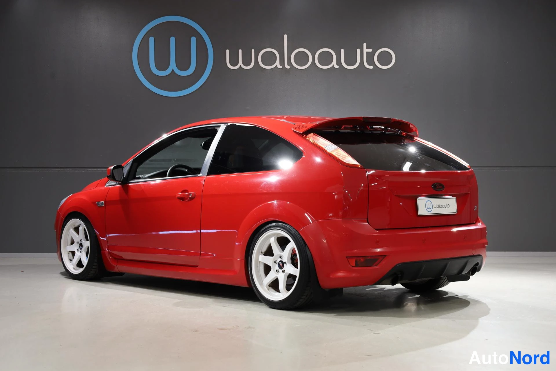 Punainen Ford Focus 2008, takaviisto, kuva 6