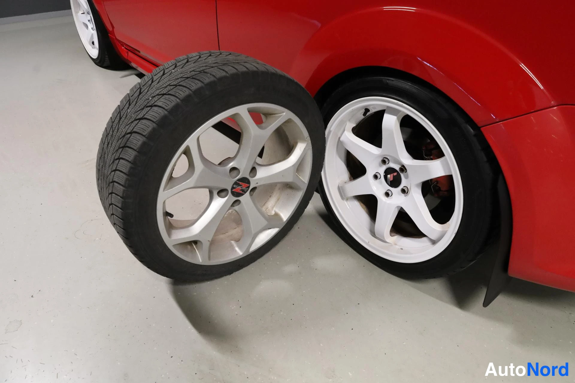 Punainen Ford Focus 2008, yksityiskohta, kuva 24