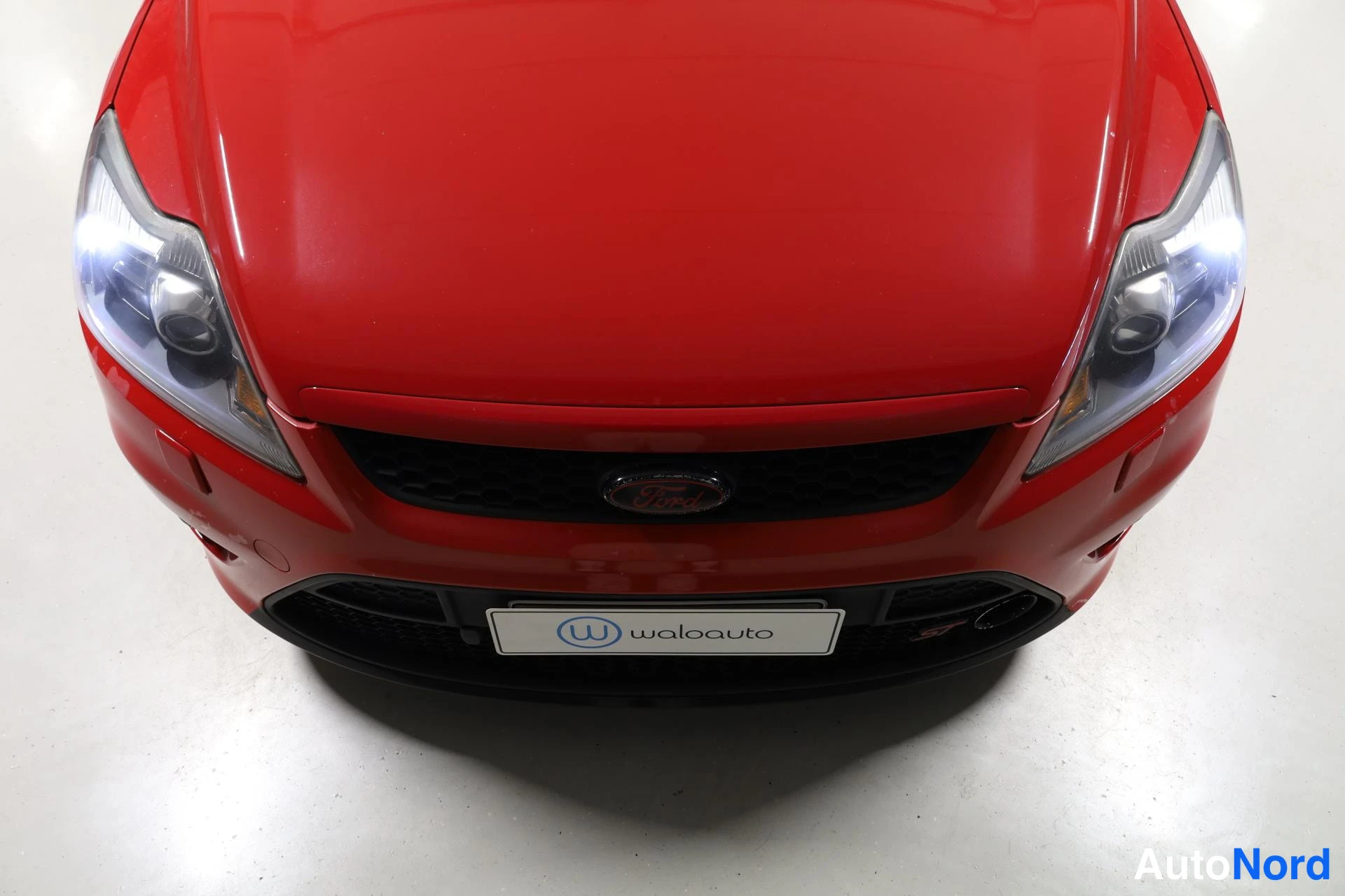 Punainen Ford Focus 2008, yksityiskohta, kuva 26
