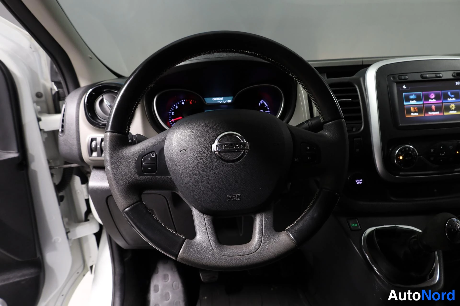 Valkoinen Nissan NV300 2018, yksityiskohta, kuva 16