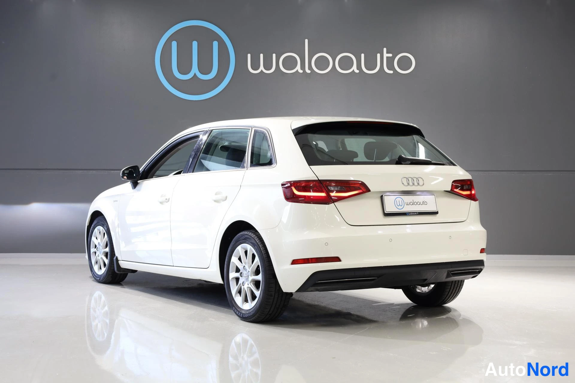 Valkoinen Audi A3 2015, takaviisto, kuva 6