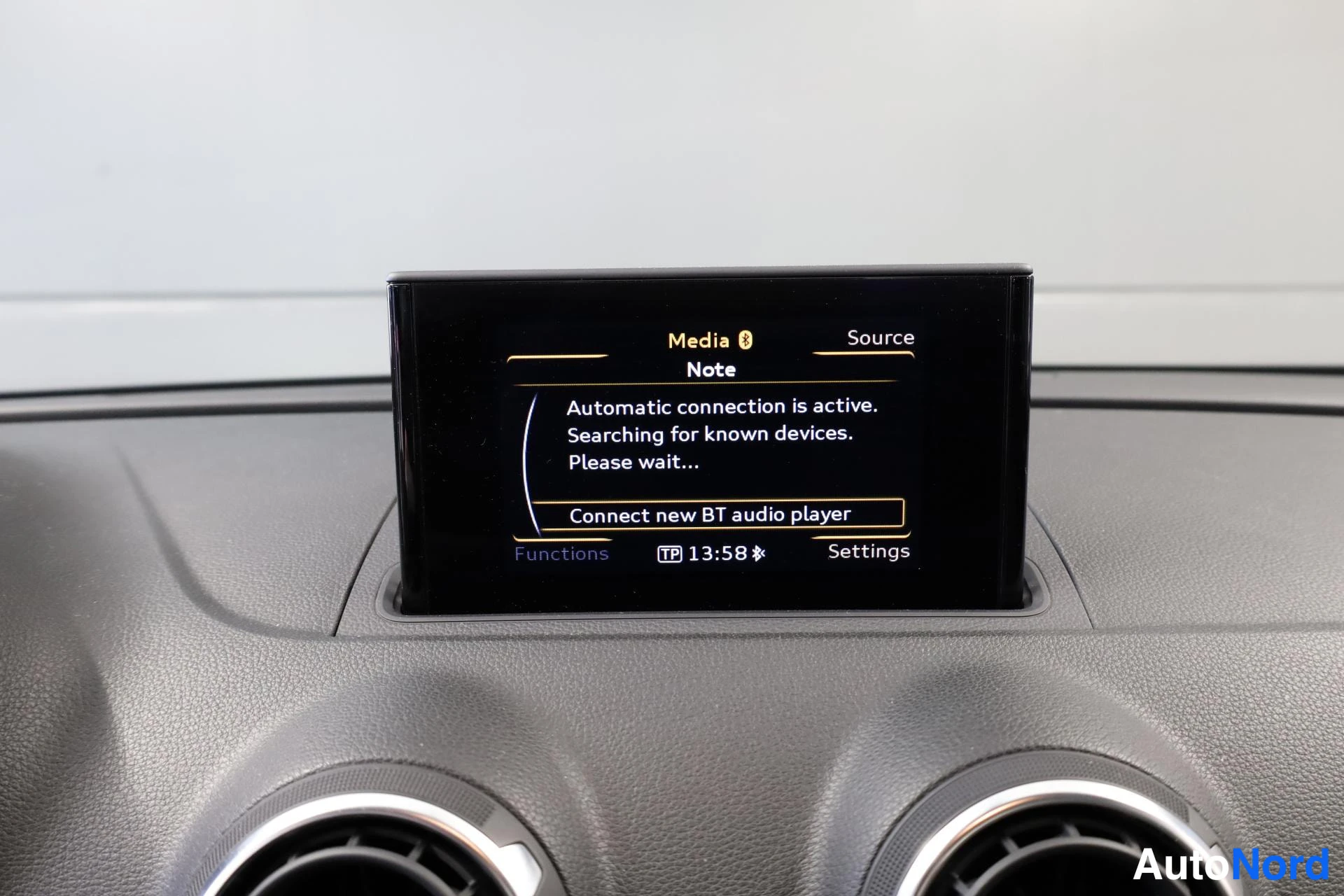 Valkoinen Audi A3 2015, yksityiskohta, kuva 19