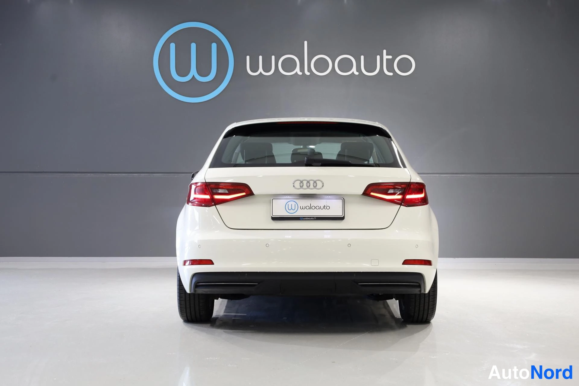Valkoinen Audi A3 2015, takaa, kuva 8
