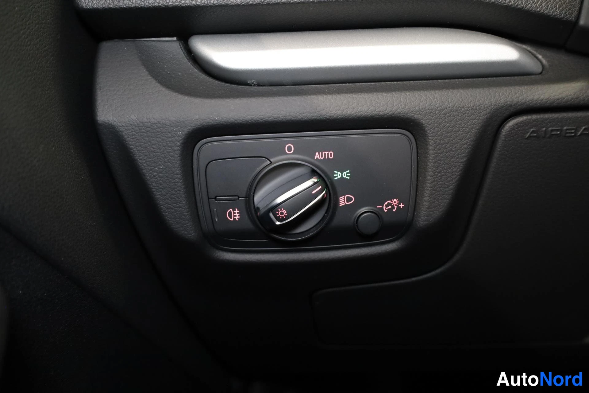 Valkoinen Audi A3 2015, yksityiskohta, kuva 23