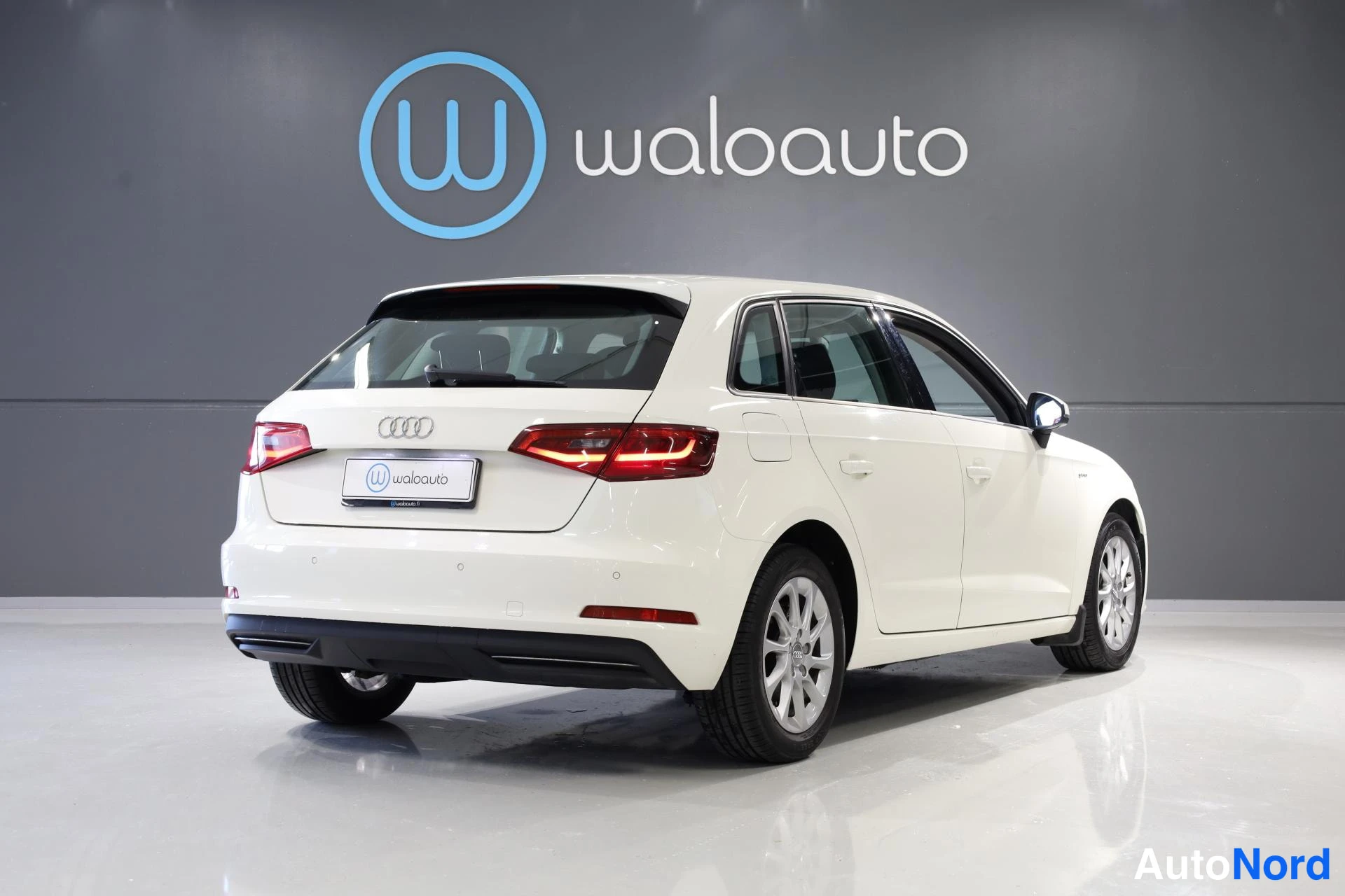 Valkoinen Audi A3 2015, takaviisto, kuva 7