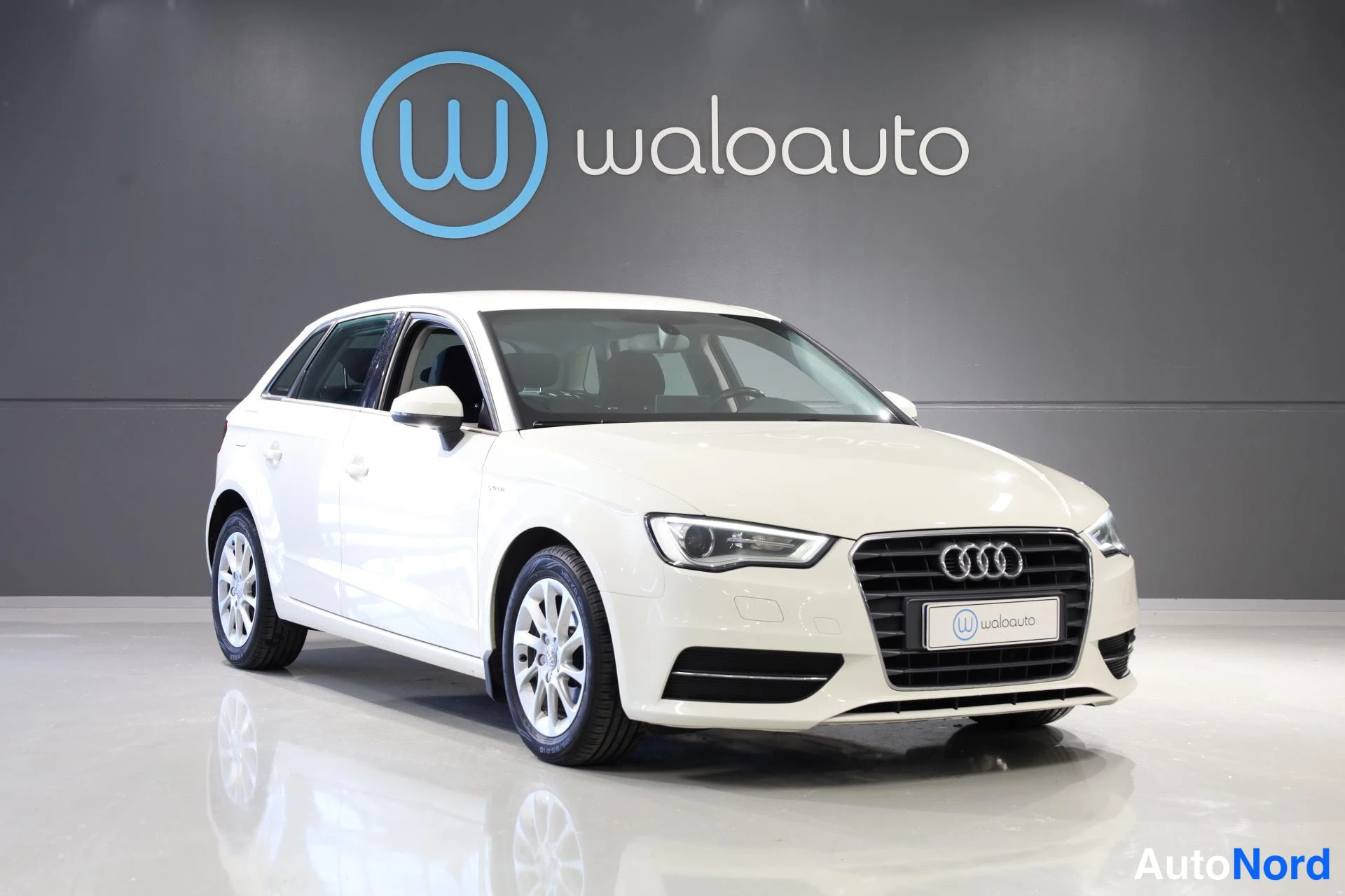 Valkoinen Audi A3 2015, etuviisto, keula oikealle, kuva 3