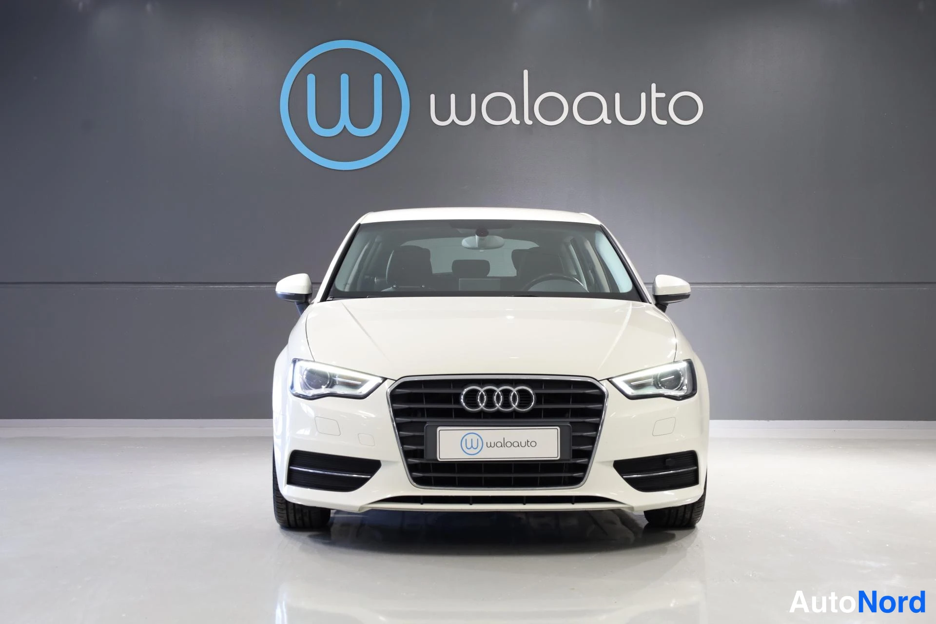 Valkoinen Audi A3 2015, edestä, kuva 4