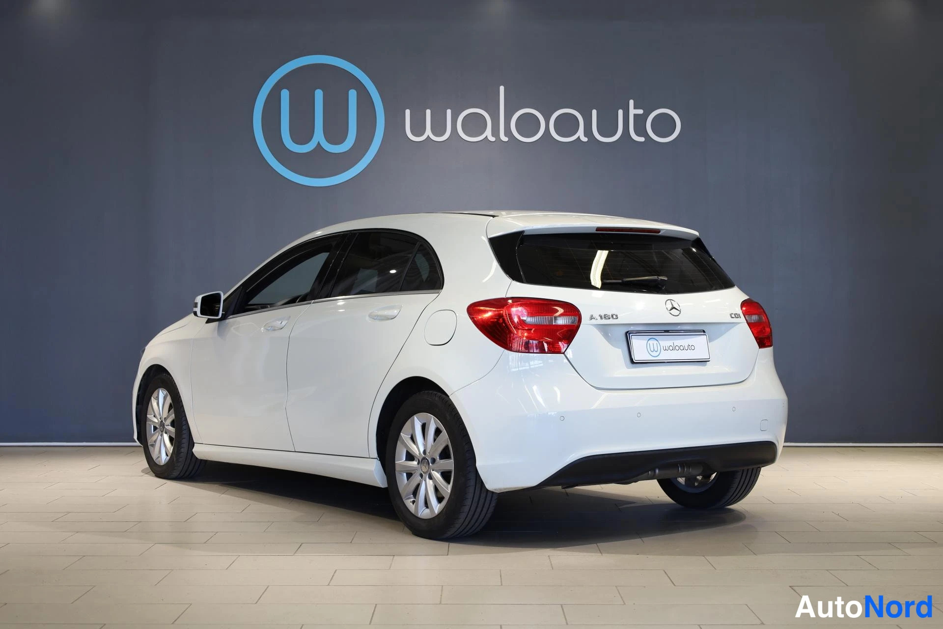 Valkoinen Mercedes-Benz A 2013, takaviisto, kuva 6
