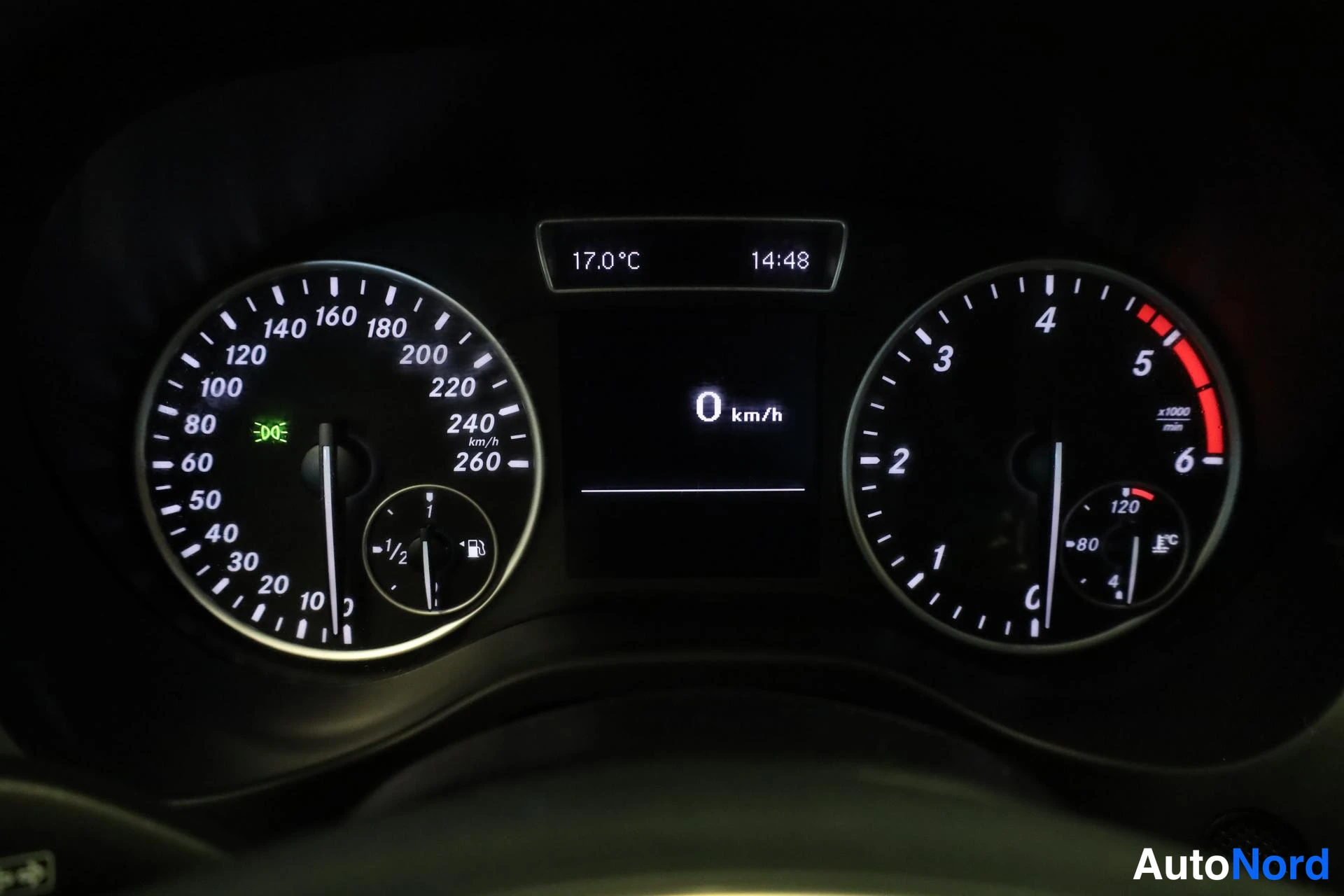 Valkoinen Mercedes-Benz A 2013, yksityiskohta, kuva 15