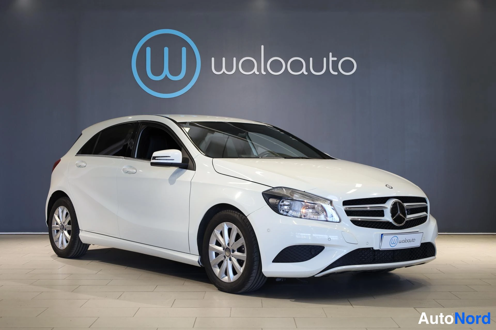 Valkoinen Mercedes-Benz A 2013, etuviisto, keula oikealle, kuva 3