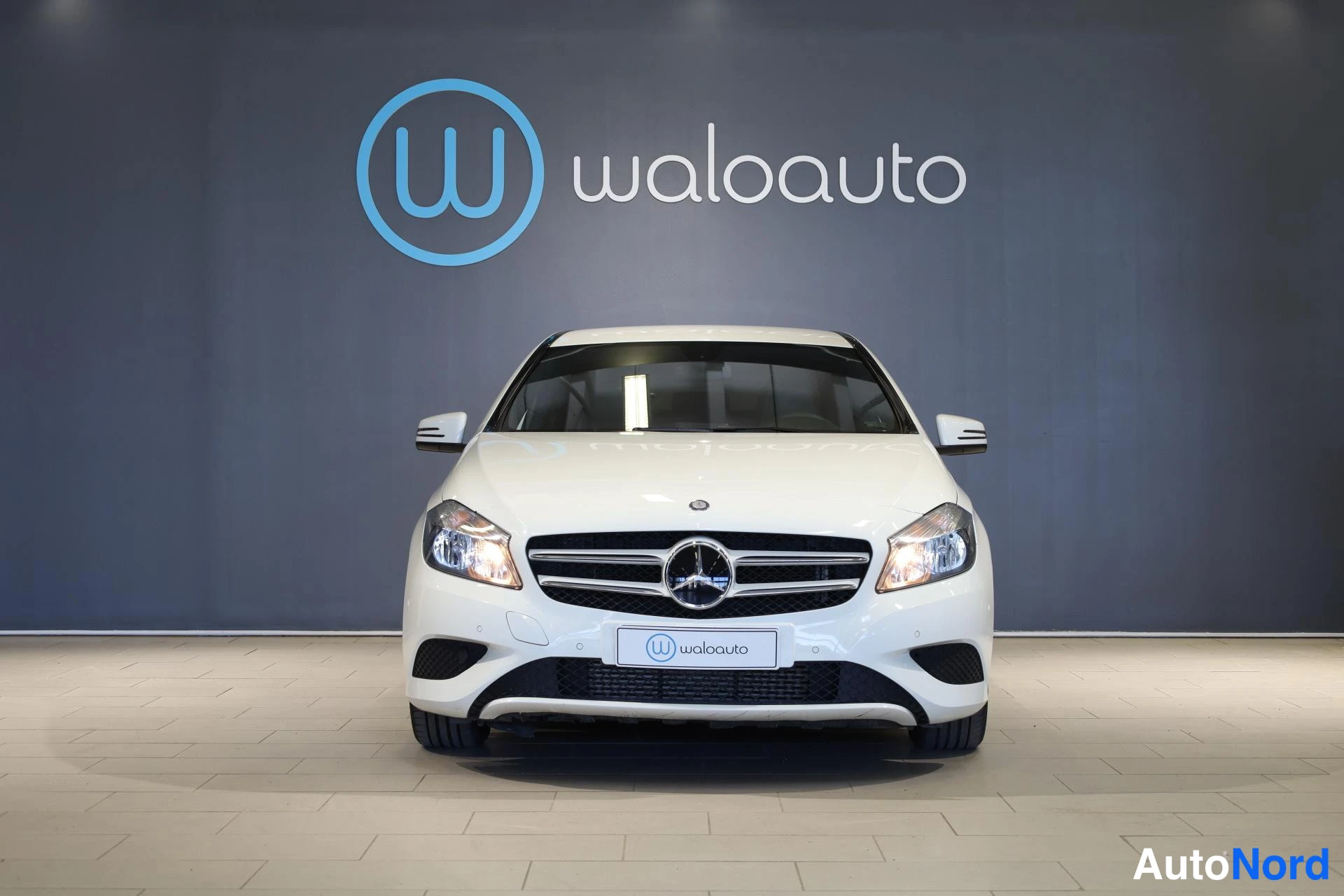 Valkoinen Mercedes-Benz A 2013, edestä, kuva 4