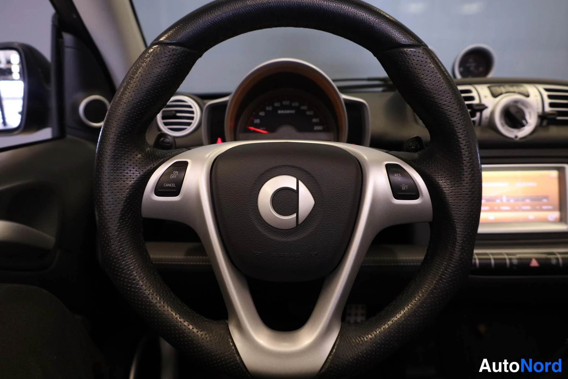 Valkoinen Smart Fortwo 2014, yksityiskohta, kuva 16