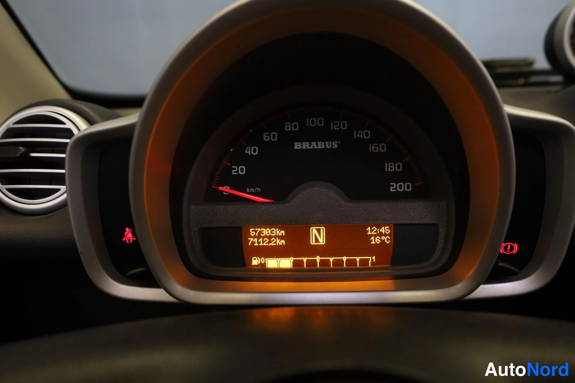 Valkoinen Smart Fortwo 2014, yksityiskohta, kuva 17
