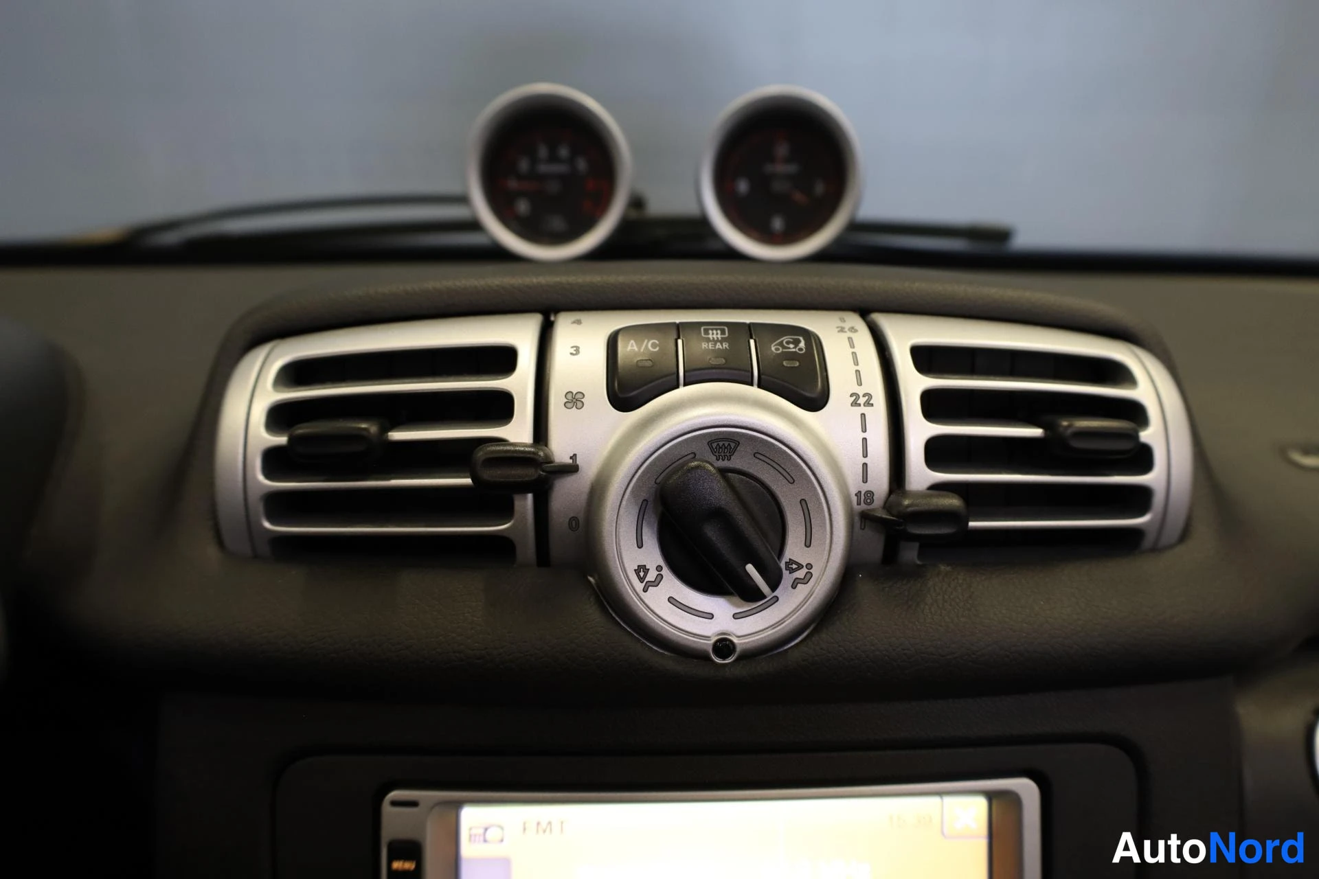 Valkoinen Smart Fortwo 2014, yksityiskohta, kuva 19