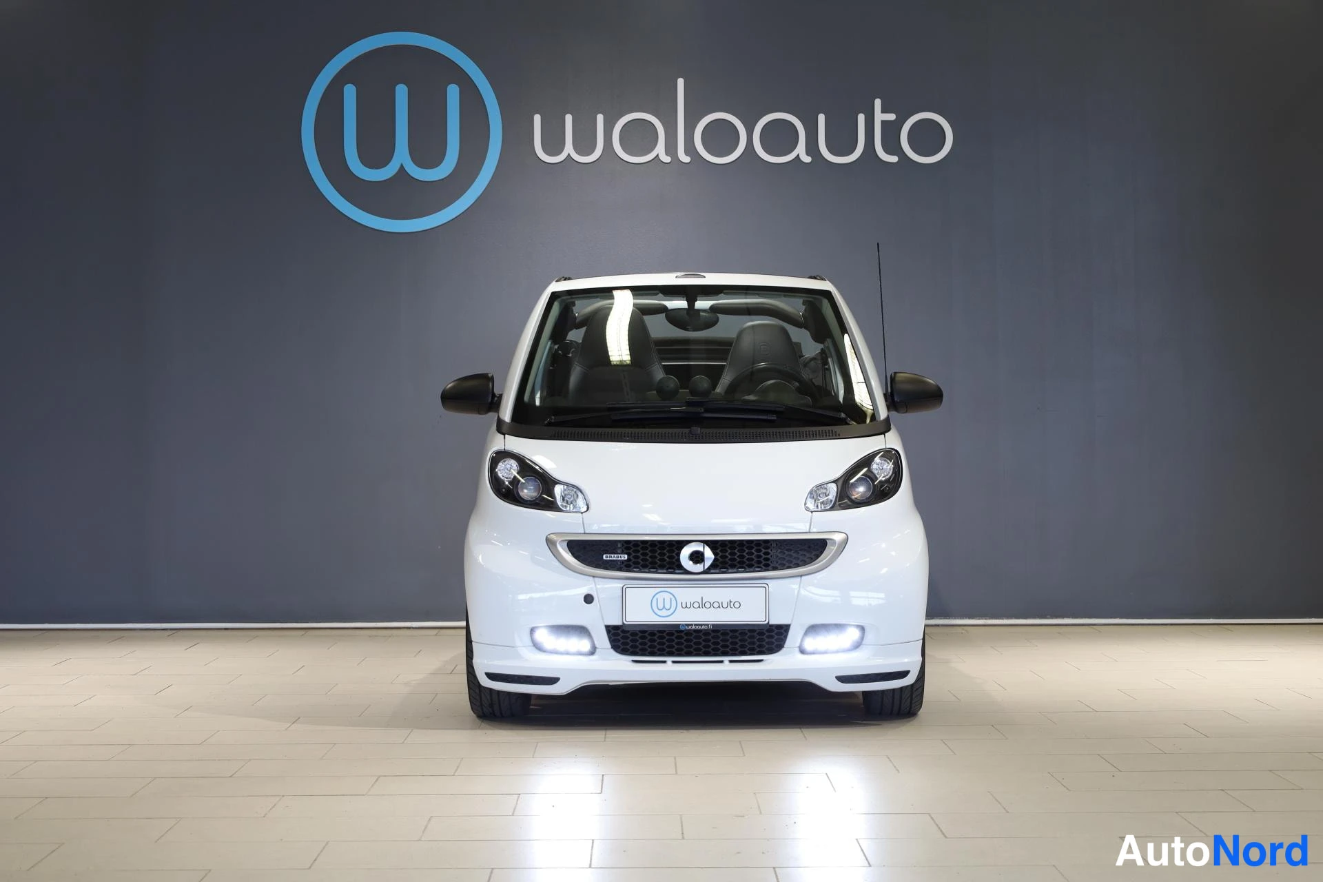Valkoinen Smart Fortwo 2014, edestä, kuva 3