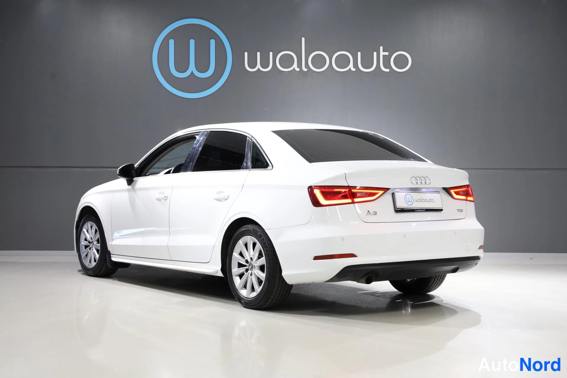 Valkoinen Audi A3 2016, takaviisto, kuva 5