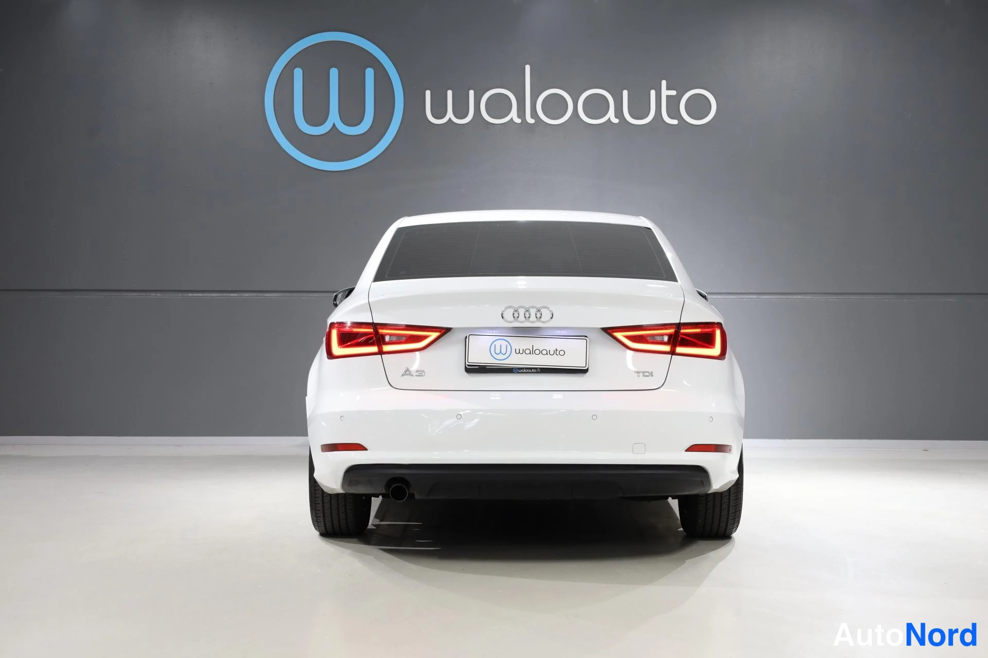Valkoinen Audi A3 2016, takaa, kuva 8