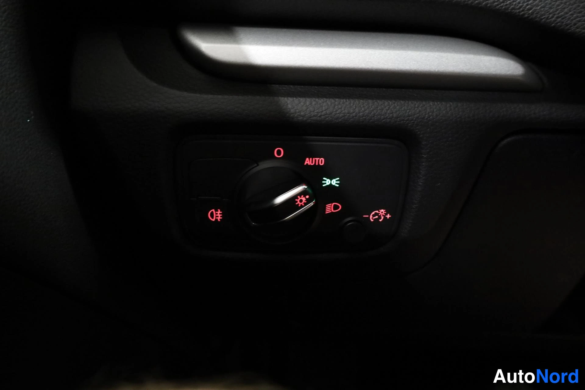 Valkoinen Audi A3 2016, yksityiskohta, kuva 24