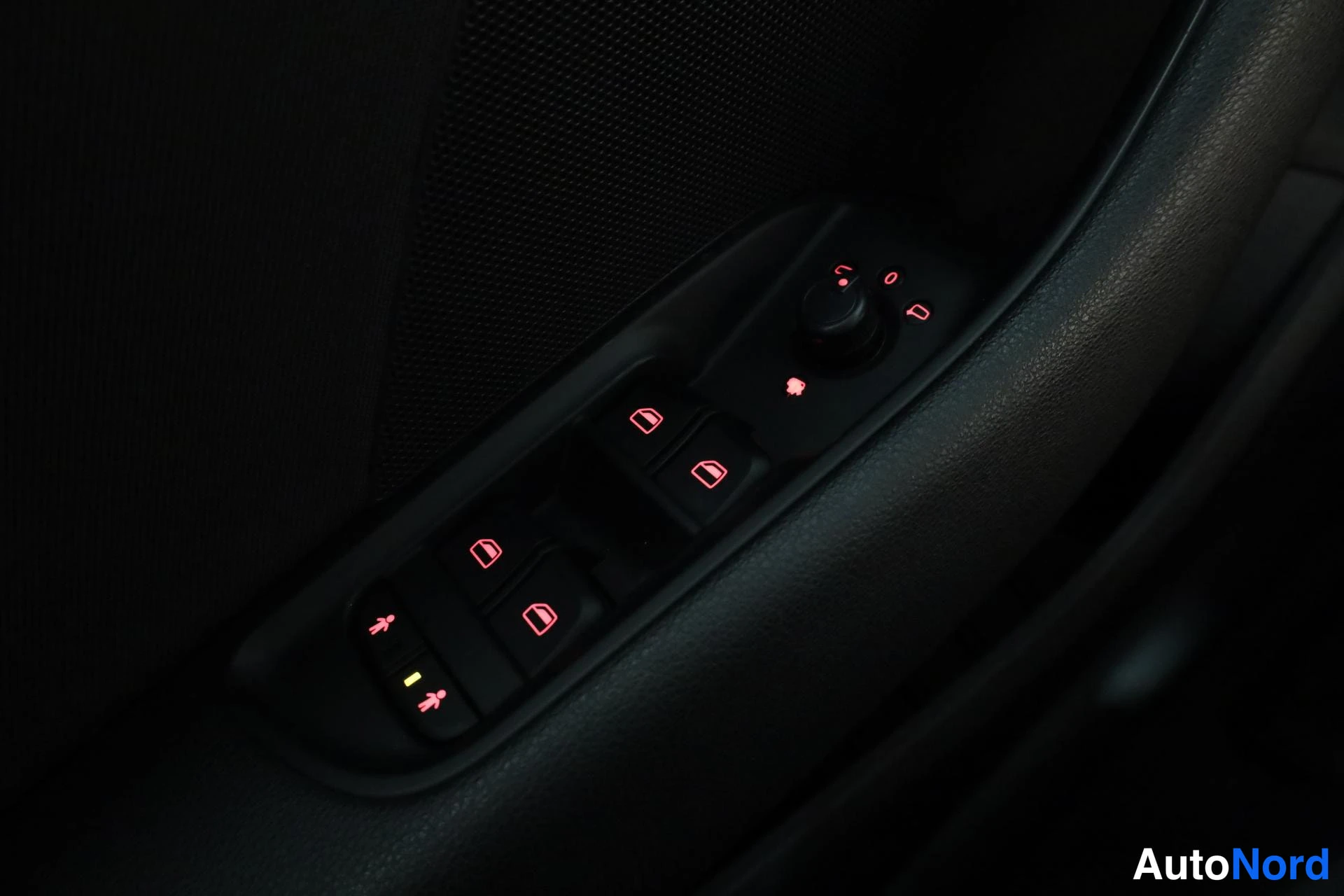 Valkoinen Audi A3 2016, yksityiskohta, kuva 25